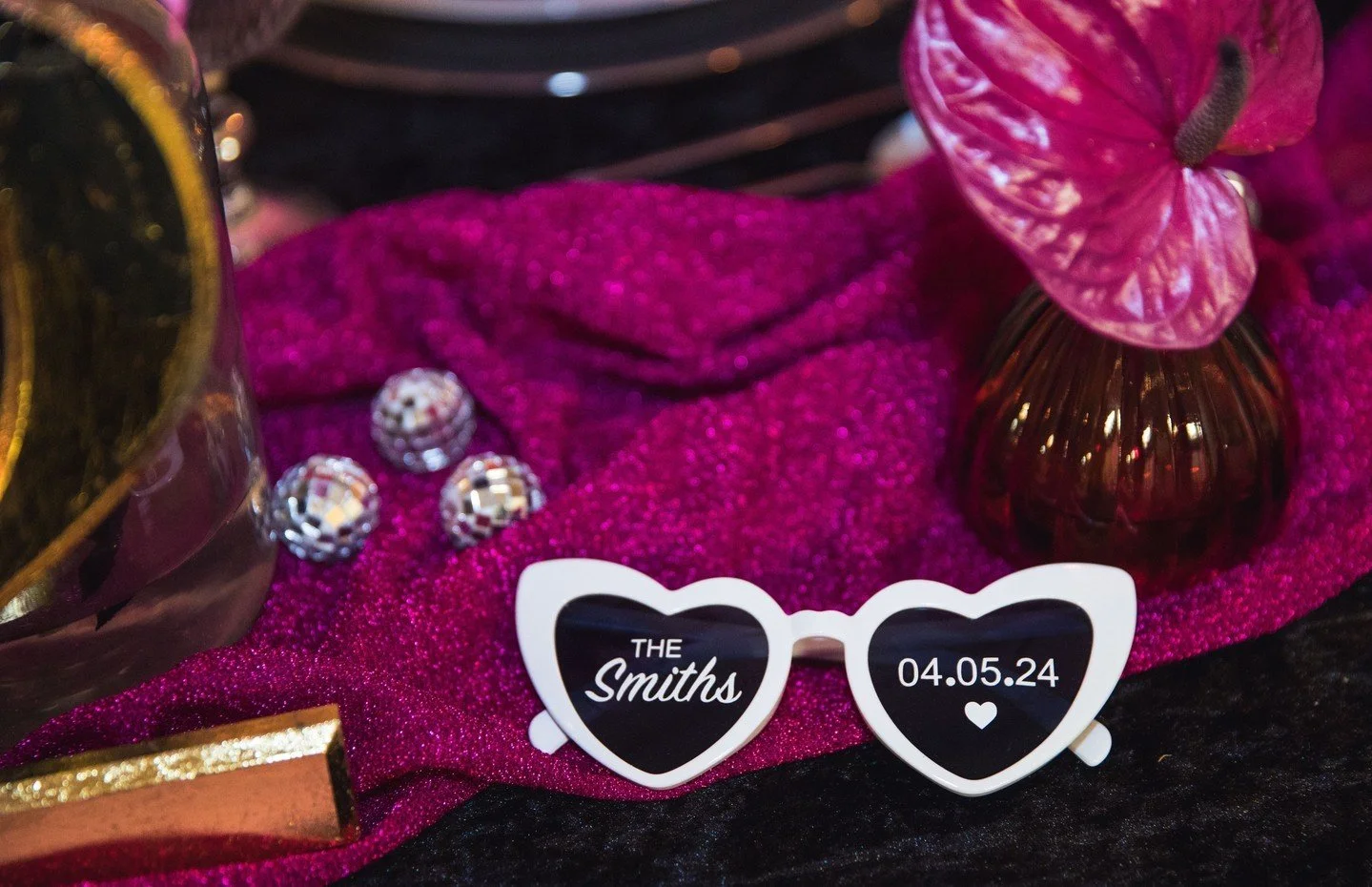Personalised sunglasses 🕶️
These make amazing props for photobooths, favours, OR my favourite option: use them as name cards! Personalise with each guests name for an amazing place card/favour combo ☀️😎

First photo by @andrewabweddings, last two a