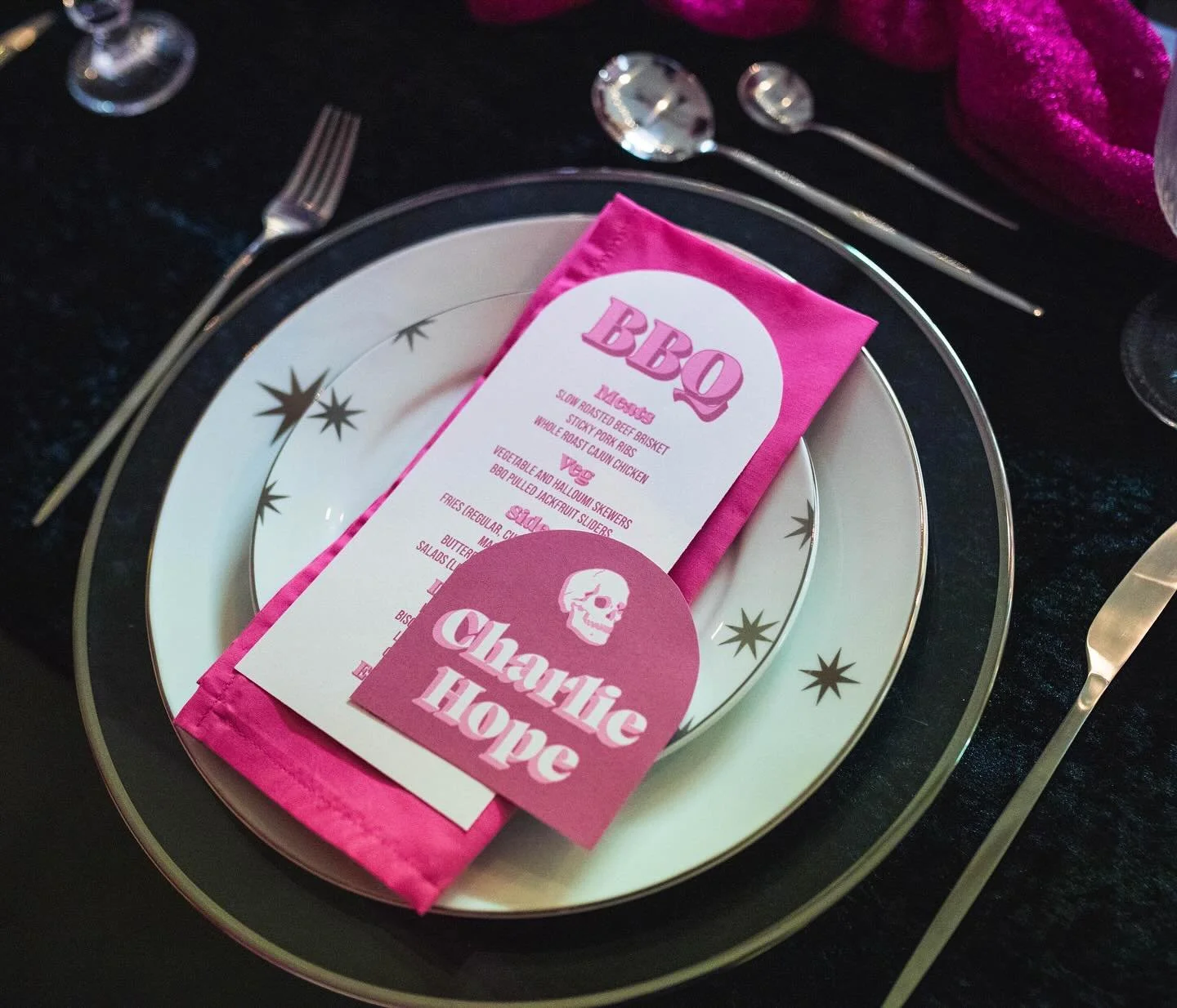 Some more from the TIL Death Do Us Party photoshoot 💀 💓 

Totally not biased but this electric punk scheme has my whole heart

Flowers by @funkandbloom 
Photography by @andrewabweddings