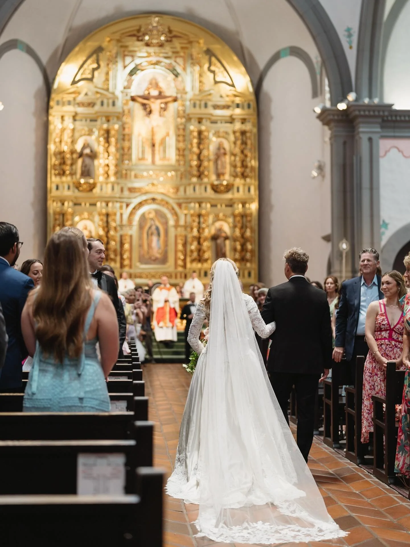 On the same day the bride&rsquo;s parents said &ldquo;I do,&rdquo; she wore her mother&rsquo;s wedding dress to say hers. It was beautiful to witness a love story being carried forward ❤️

2nd shooter 📸 : @thebibihernandez