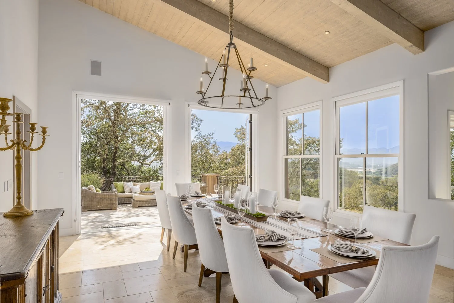 05-Napa-Valley-Luxury-Home-Hillary-Ryan.jpg