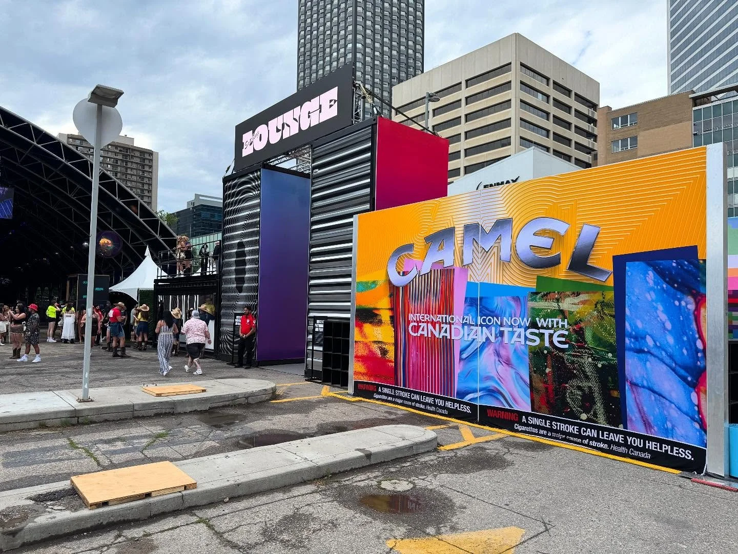 Howdy Cowboy.

Check out these custom rental containers we supplied at the @calgarystampede . We supplied these larger than life entrance facades to the smoke lounges at both @badlandsmusicfest &amp; @cowboyscalgary 

Vertical containers with some wi