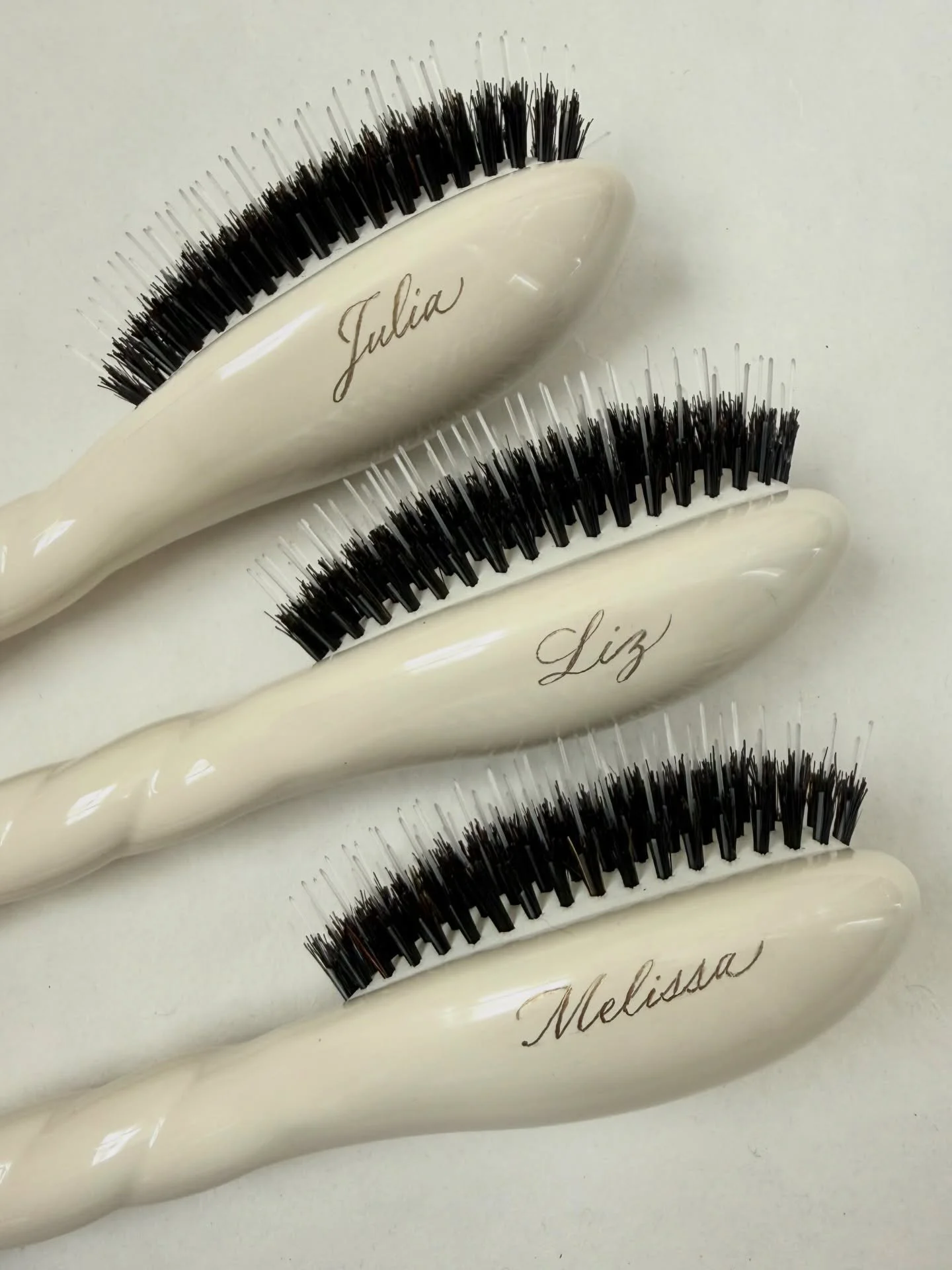 I&rsquo;m sensing a trend for 2026&hellip; 

1) engraving for @typebea x @zak_com on @labonnebrosse brushes

2) engraved @aveda hairbrushes for @abstyledyou x @holtrenfrewogilvy (they engrave like buttah 🧈)

3) hand lettered hairbrushes for a bridal