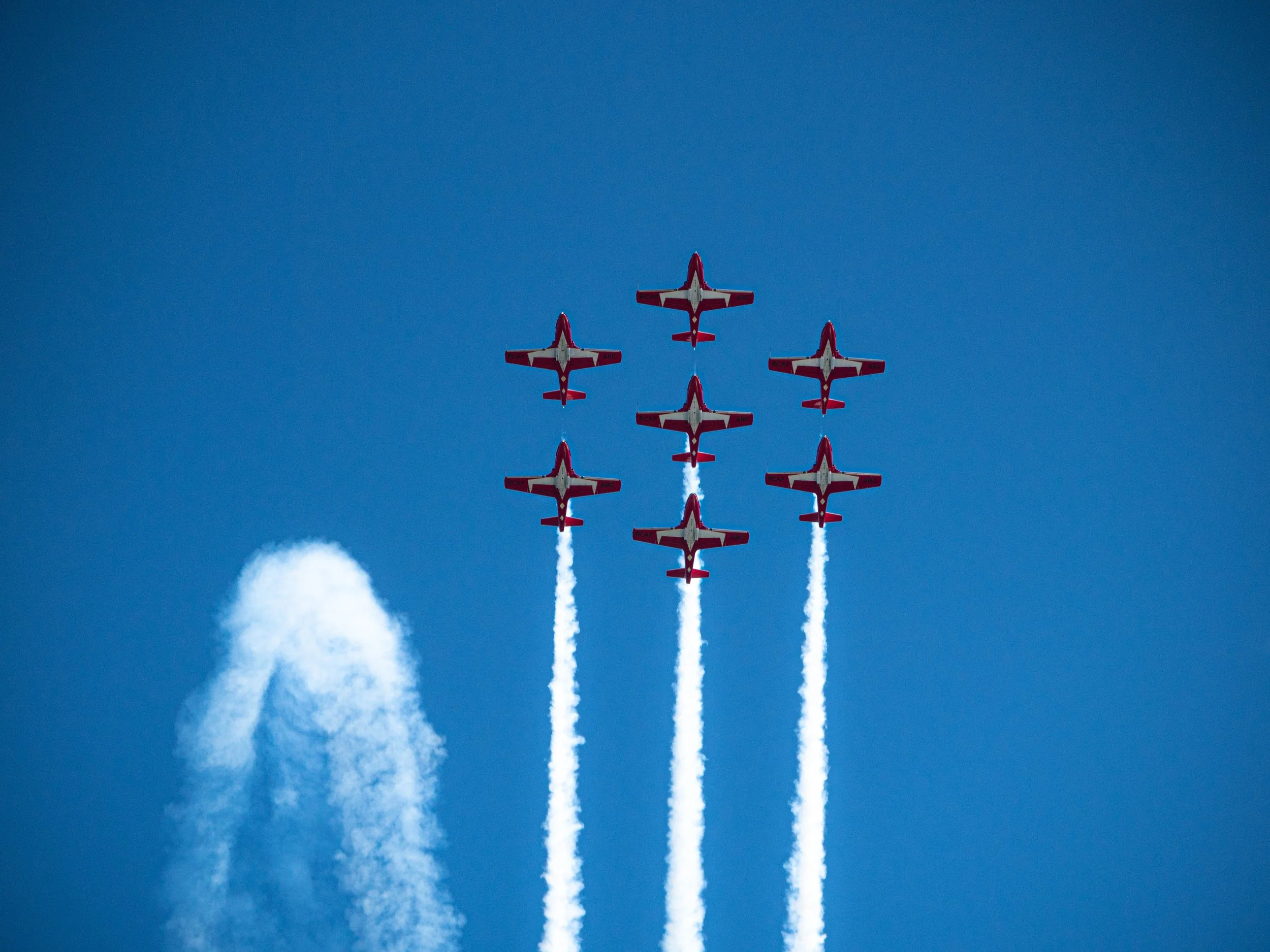 Canadian Snowbirds - in steep climb