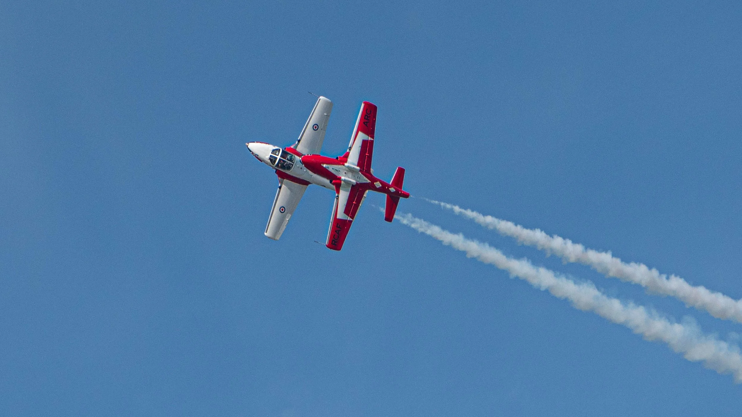 Canadian Snowbirds - pilot to pilot