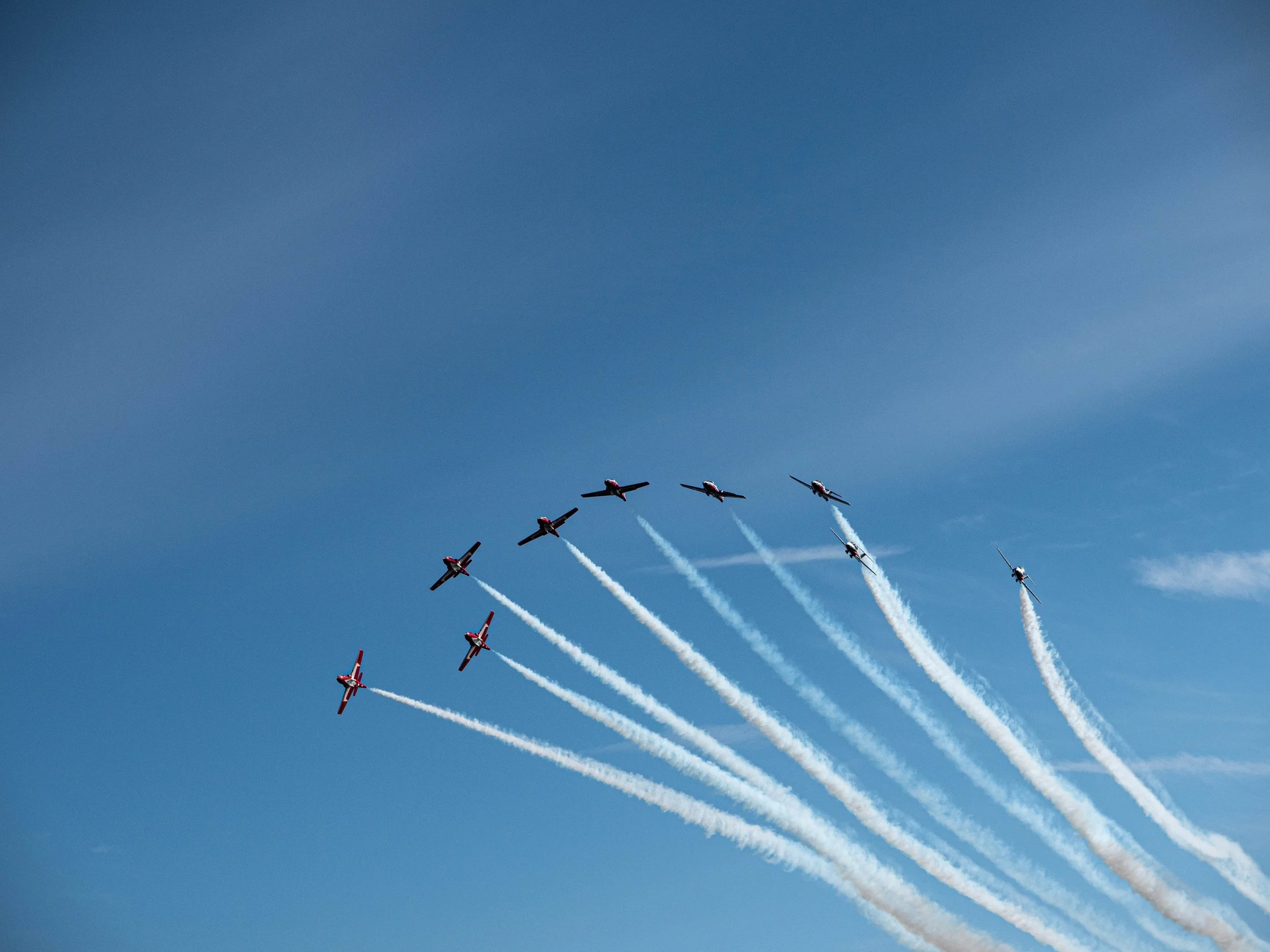 Canadian Snowbirds - fanning out