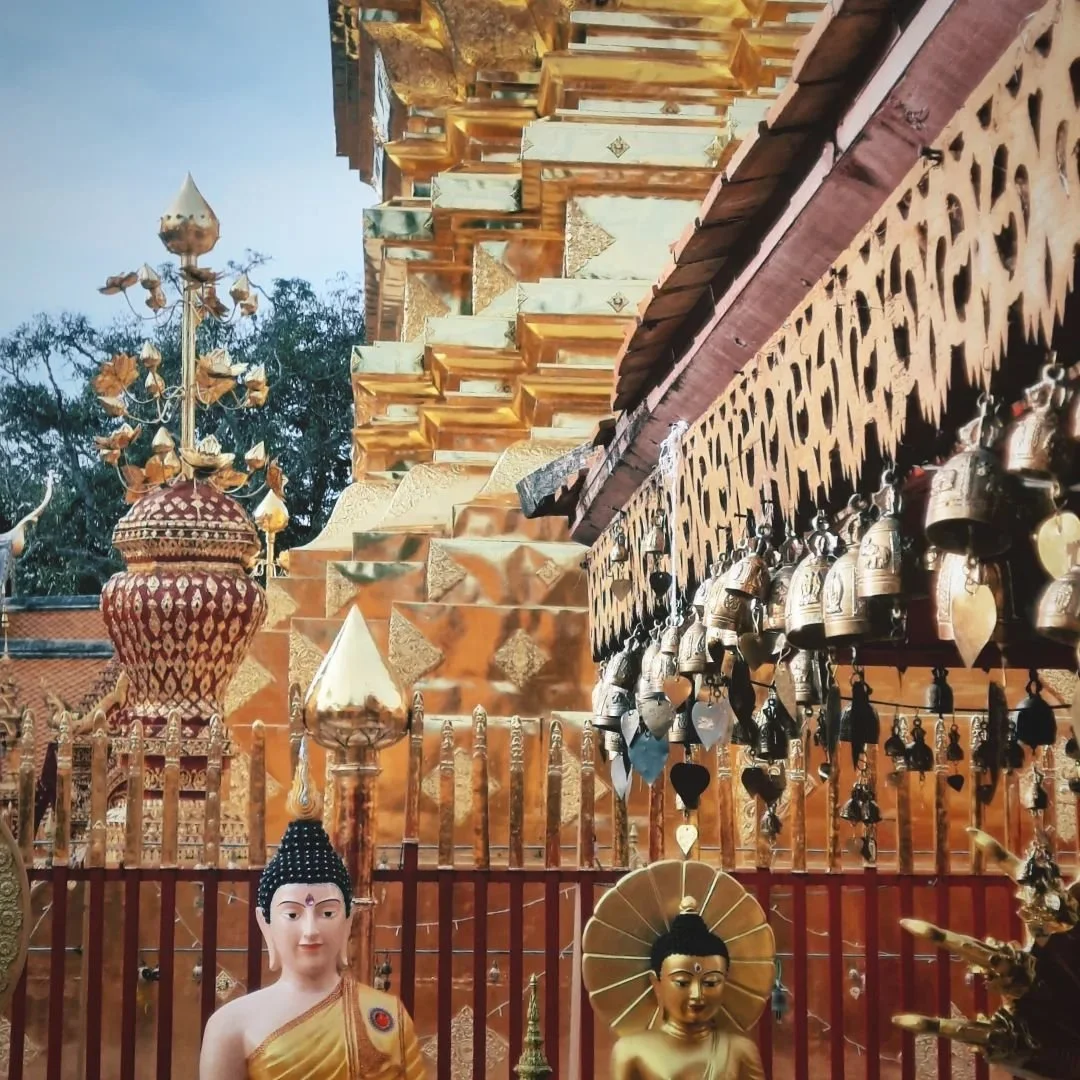 I spent the last month in Thailand. 

Usually I don't post travel photos in here, but I realize that I've ommited a major part of my art process by doing so. Visiting foreign places has always been a source of inspiration for my work. And Thailand di