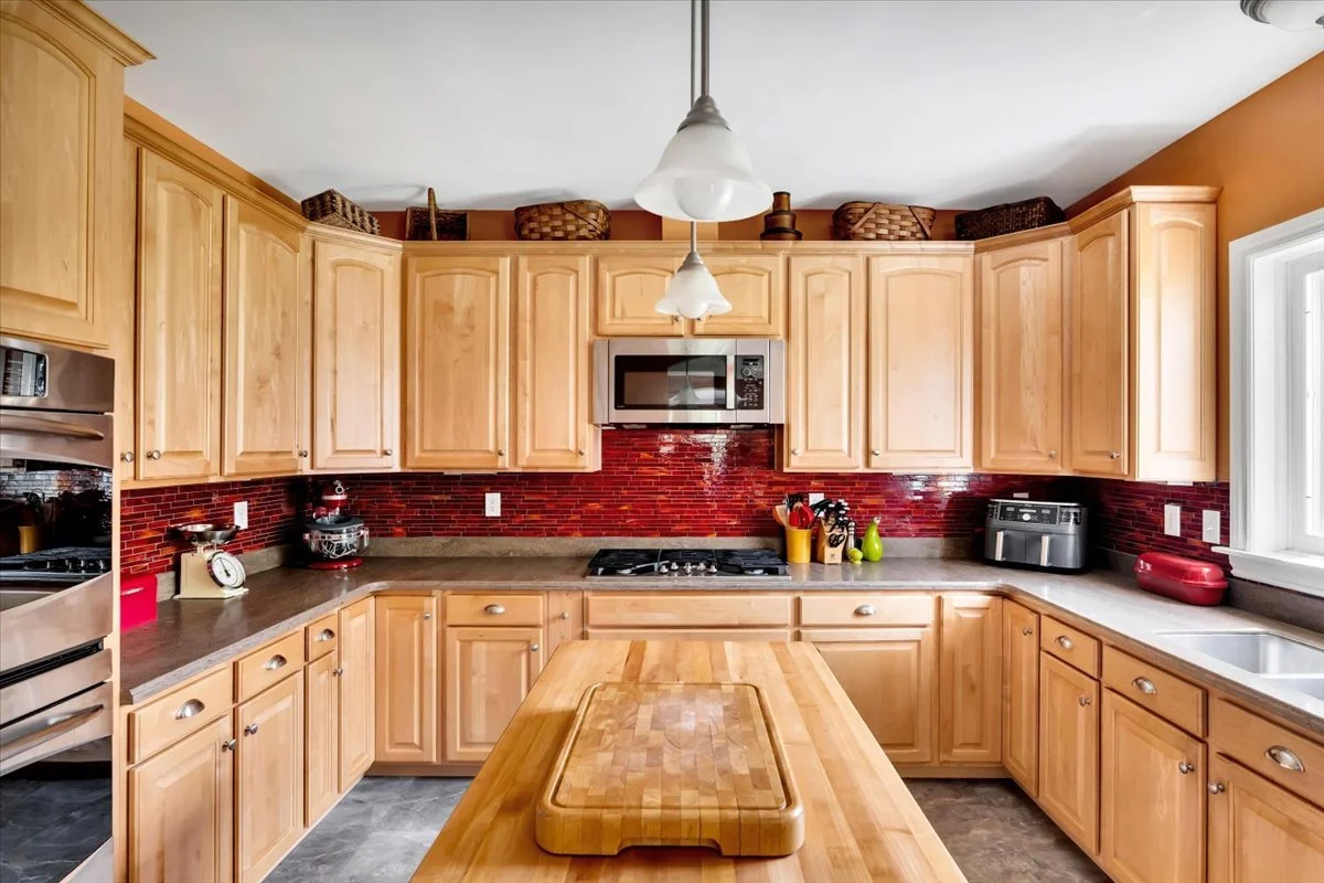 27-672 Lakeview Rd-24.jpg
