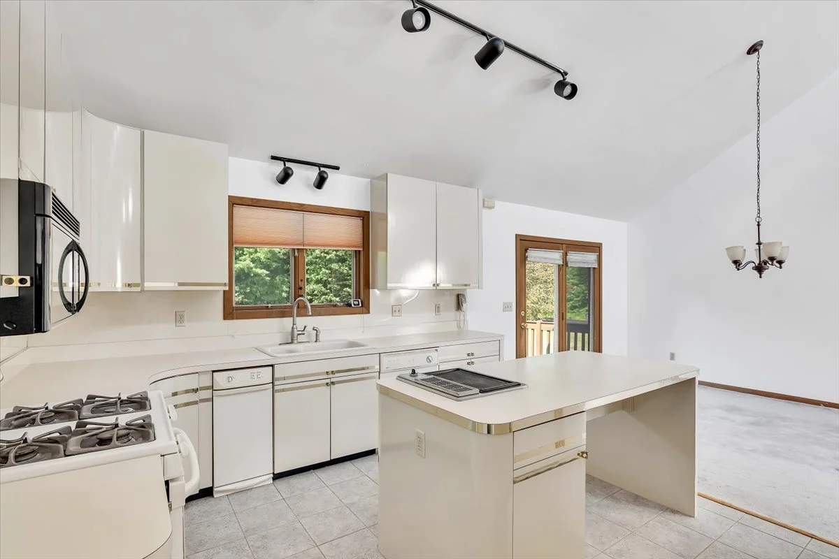 13-1 Joyce Rd-13.jpg