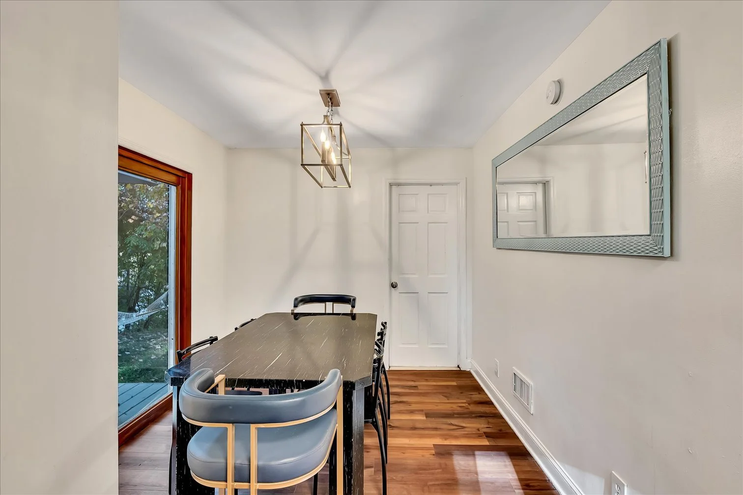 13-26 Seneca Rd-15.jpg