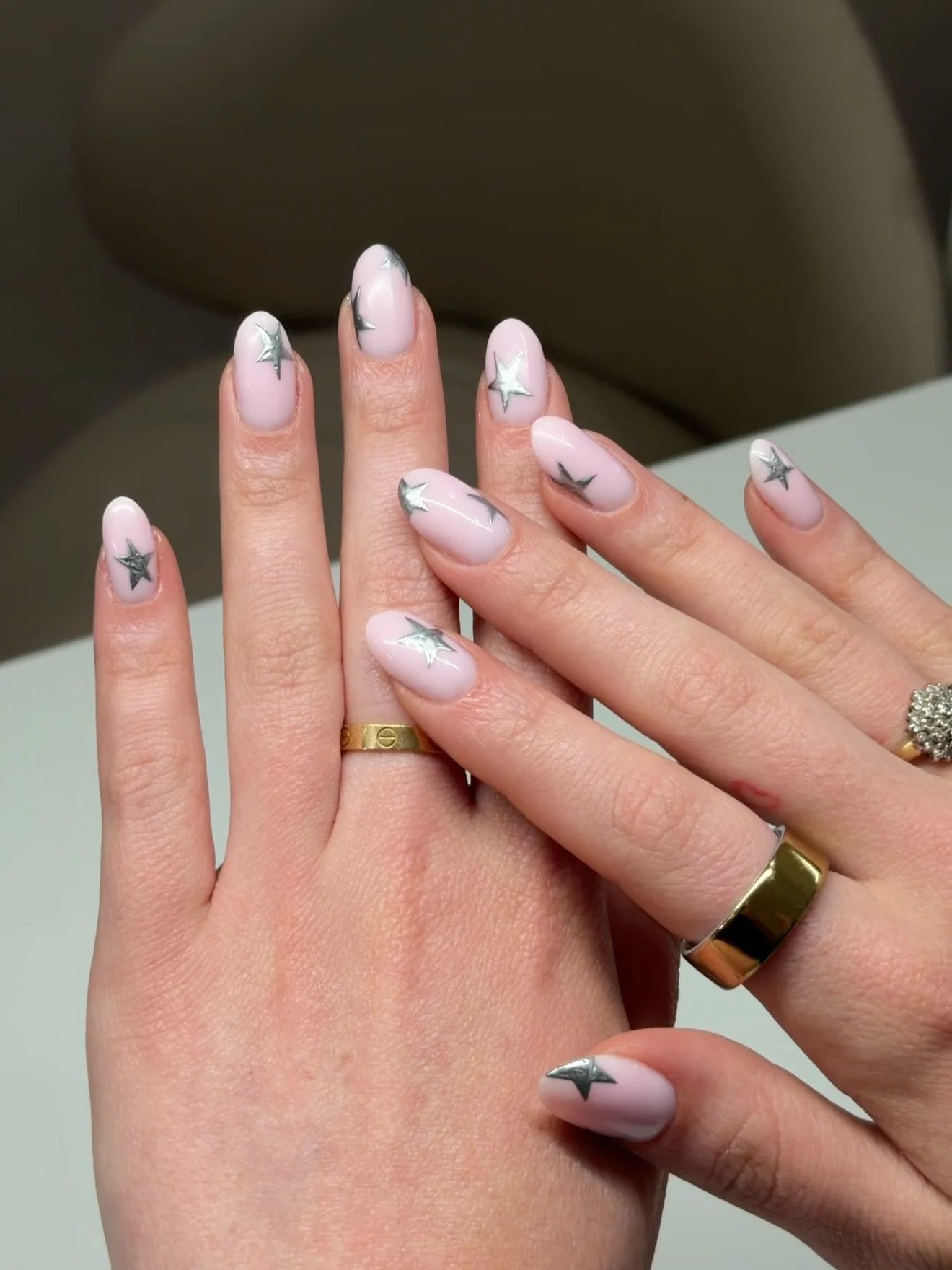 Soft but make it extra 🩶

Neutral doesn&rsquo;t have to mean boring 

Because your nails deserve their own moment ✨

Tell me: Are we keeping it simple or adding a twist? 

#starnails #nailinspodaily #trendynails #starnailinspo #biabmelbourne