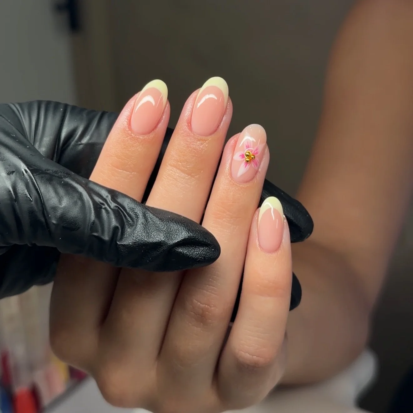 simple but still cute: holiday edition 💛

A simple French with a twist, for the girls who love a clean set with a little upgrade 🌸 

Nail art by @saesha.studios 
Builder gel by @nailhavenbyc 

#vacationnails #holidaynails #ɴᴀɪʟɪɴsᴘᴏ #melbournenails