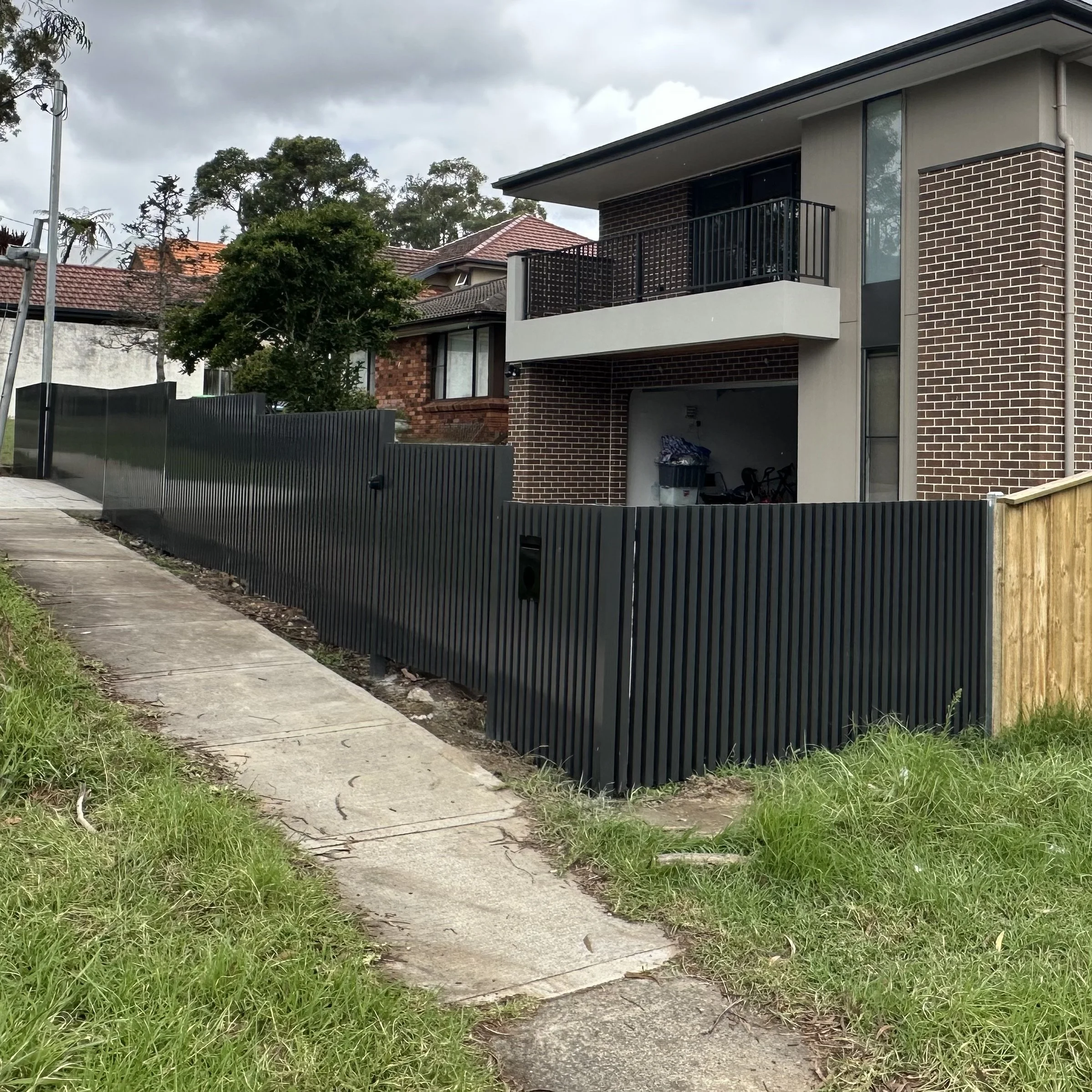 Aluminium Picket Fence.jpeg