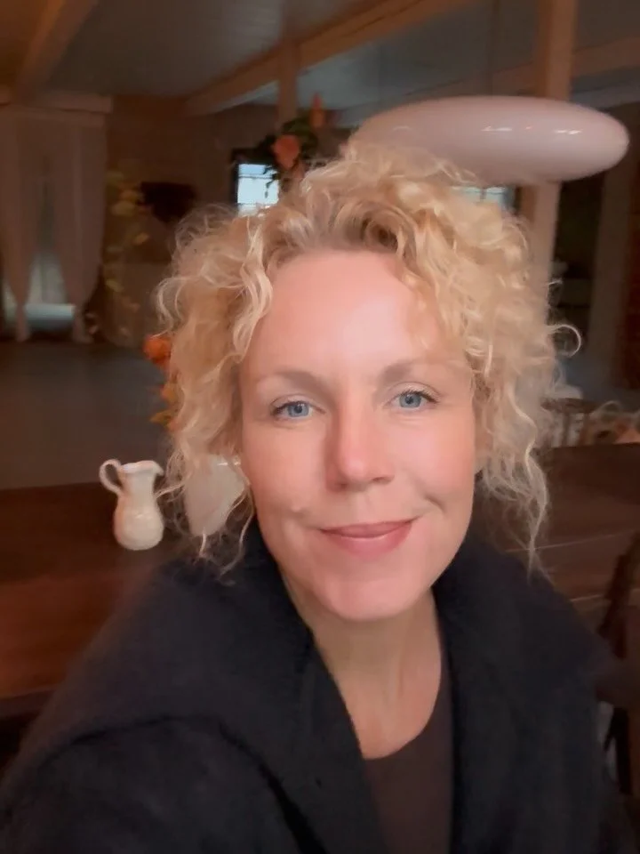 Och s&aring; infann sig till slut n&aring;got slags lugn inom mig, till&auml;gnat den m&ouml;rka tiden p&aring; &aring;ret . Vintertiden!
Det beh&ouml;vdes bara en period av kalibrering, healing, fullm&aring;neenergi , fina m&ouml;ten att dela, och e