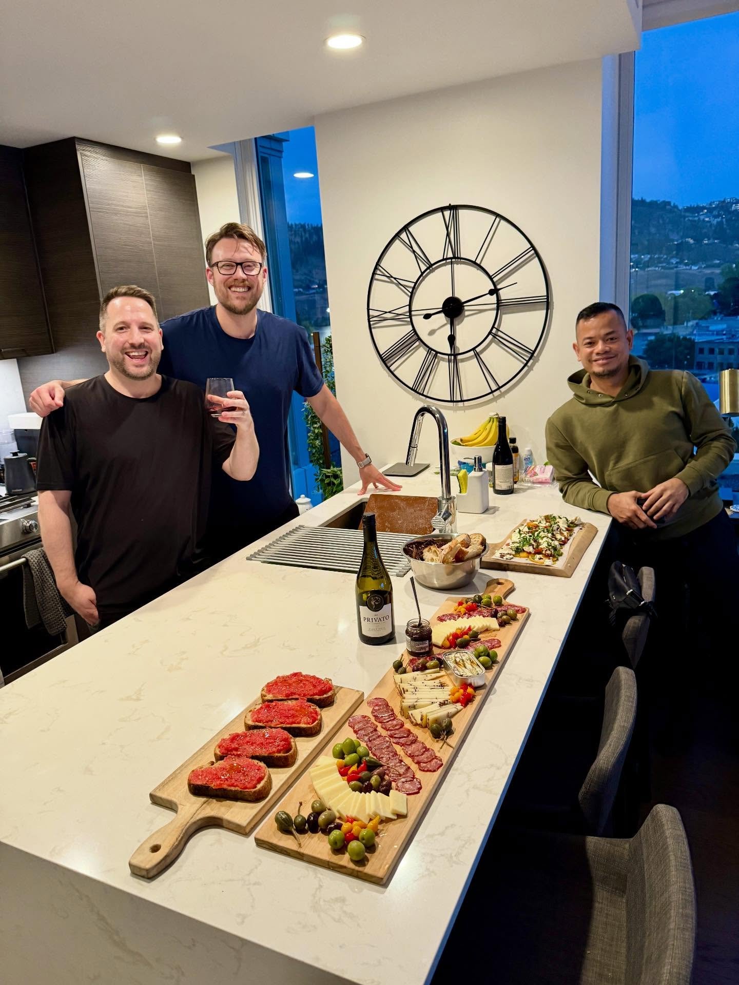 You may remember Lyle and Jeff from such adventures as: the markets of Valencia, tomato shopping, Michelin Star dining in Sagunt Spain, and just being generally fabulous together since 2004. More friends who are family and we had the pleasure of maki