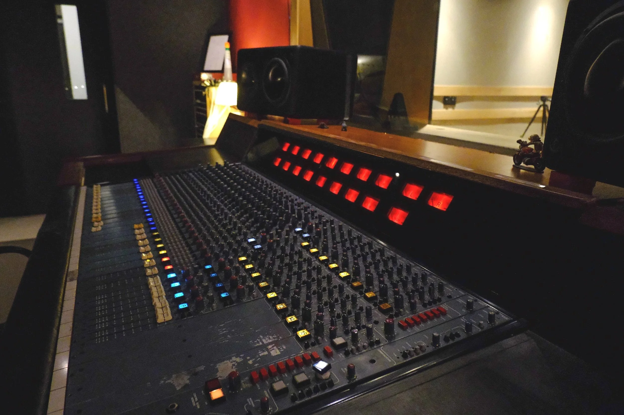 StudioB+%286+of+8%29.jpg