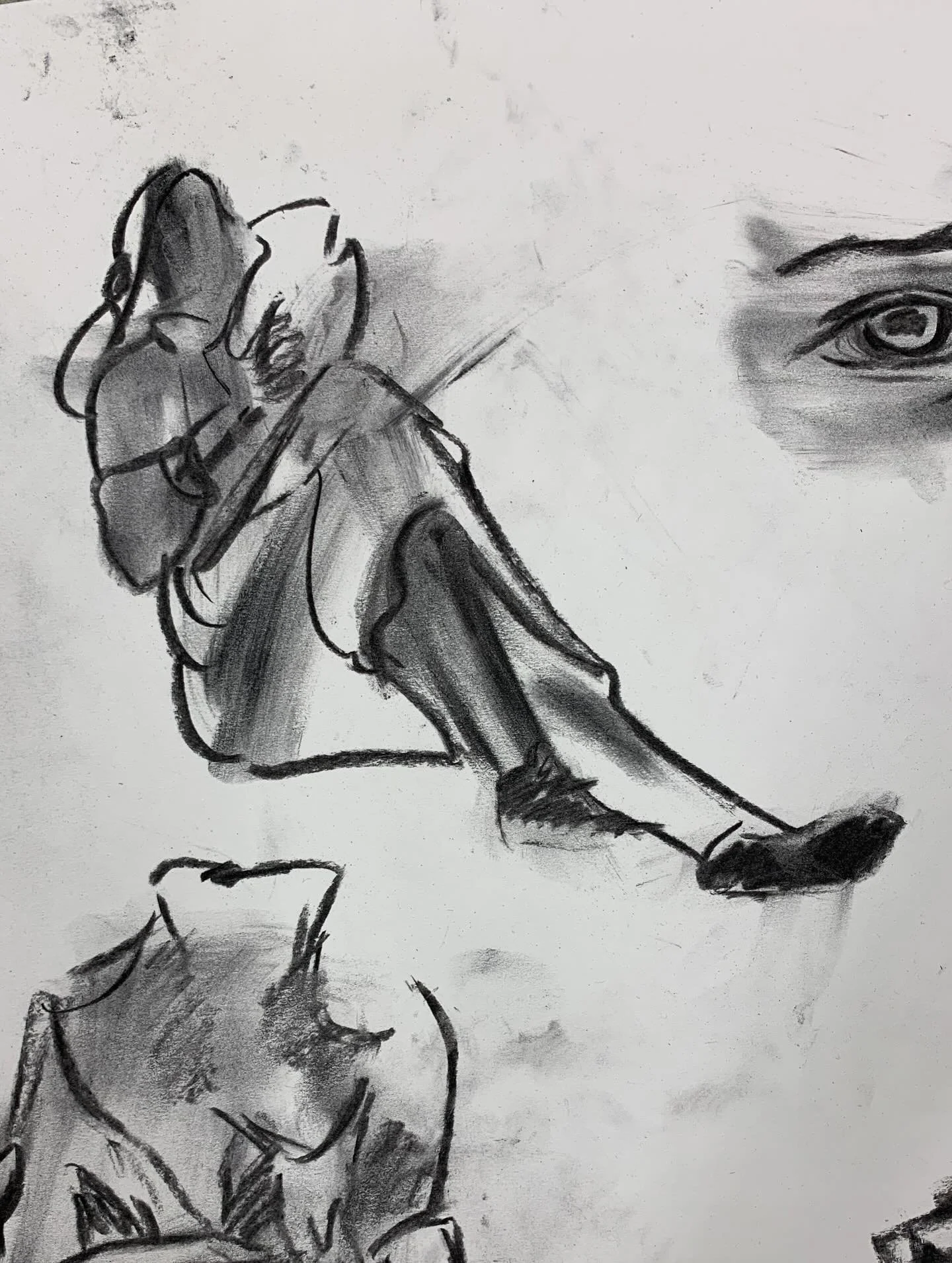 I did some life drawing a couple weeks ago and thought I&rsquo;d post my favourite drawings 🫶🏼 

#lifedrawing #charcoal #pastel