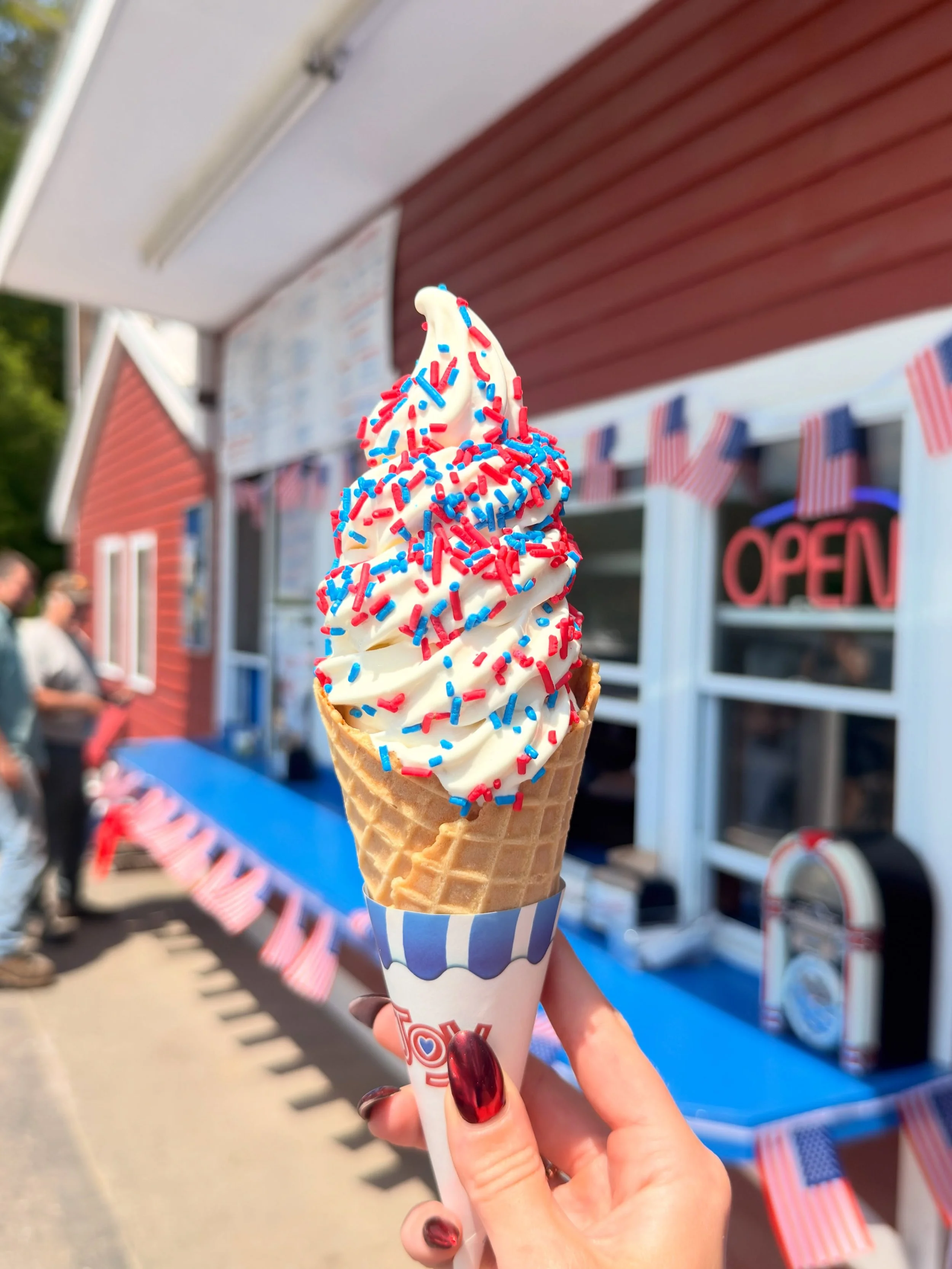 HAPPY BIRTHDAY AMERICA 🇺🇸🍒 

11:30AM-8:30PM 

#gondolassnackbar