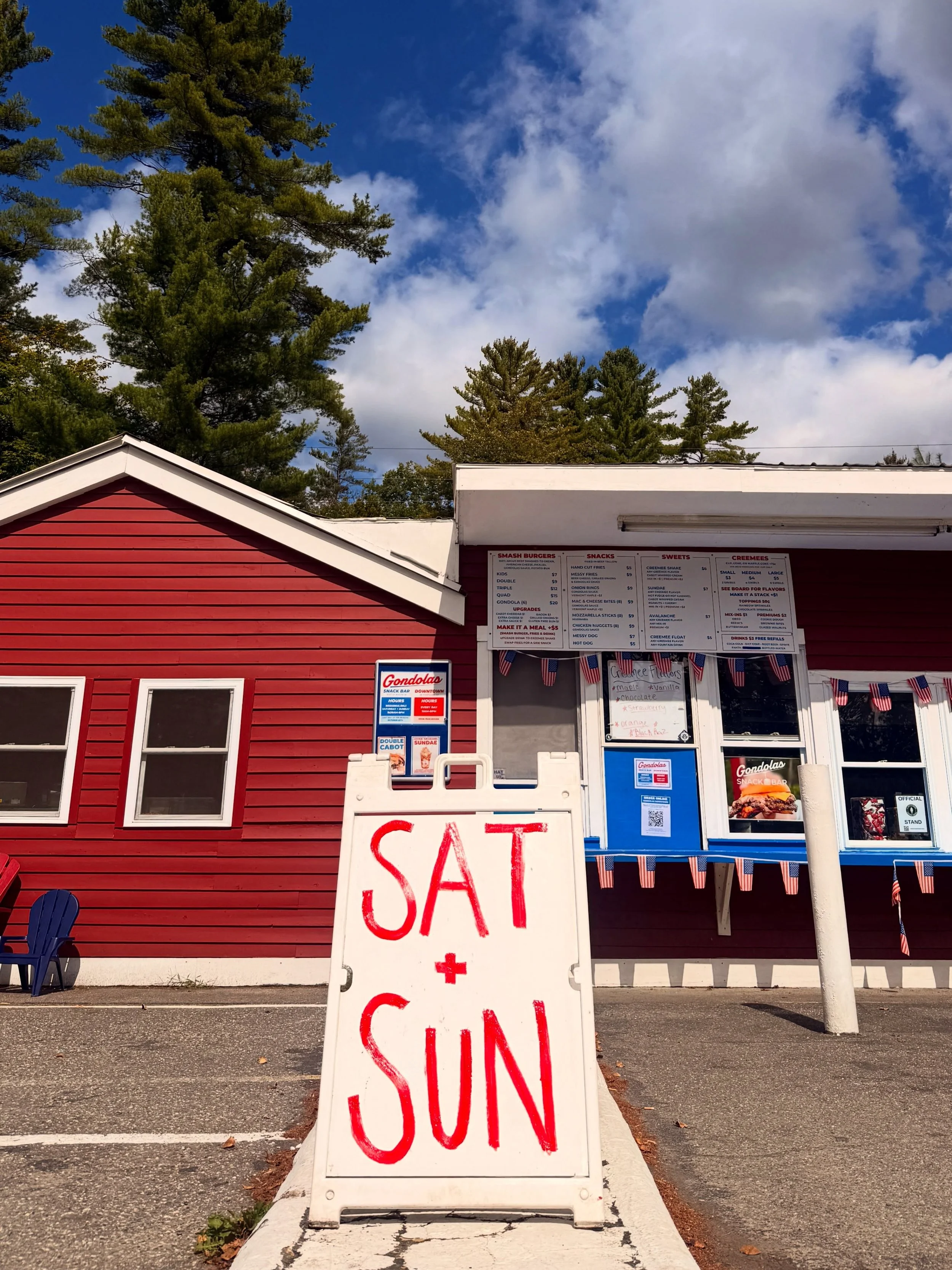 Open weekends only now til Oct 25th !!! 🍦🍁🥤