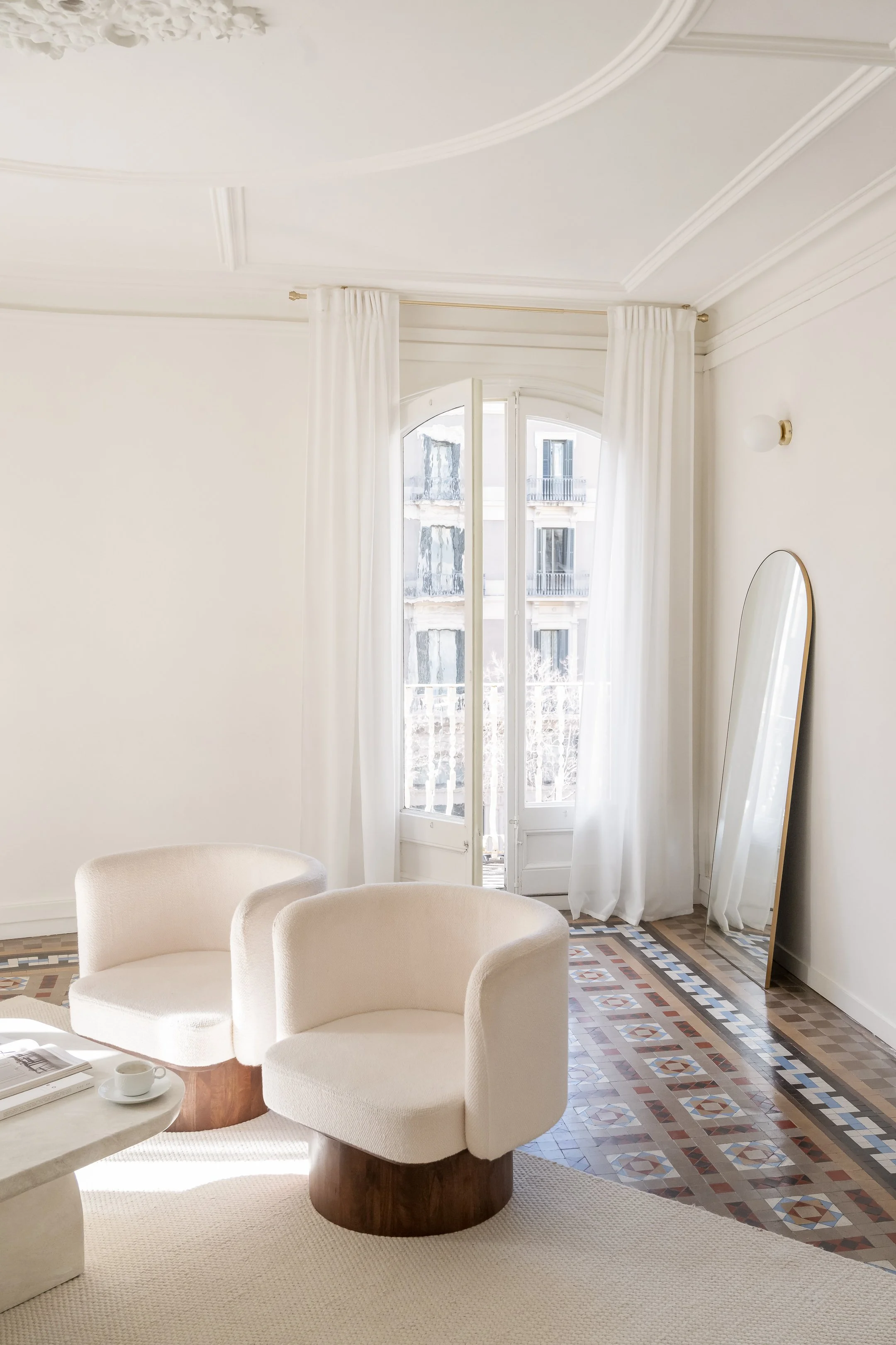 Light-filled aesthetic photo studio in Barcelona interior