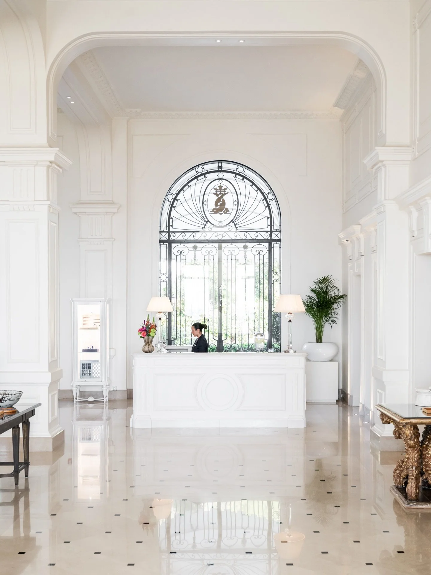 Extending our work beyond the studio.
Working with scale, light, and restraint.
A different environment, the same approach.

Four Seasons Cap Ferrat.