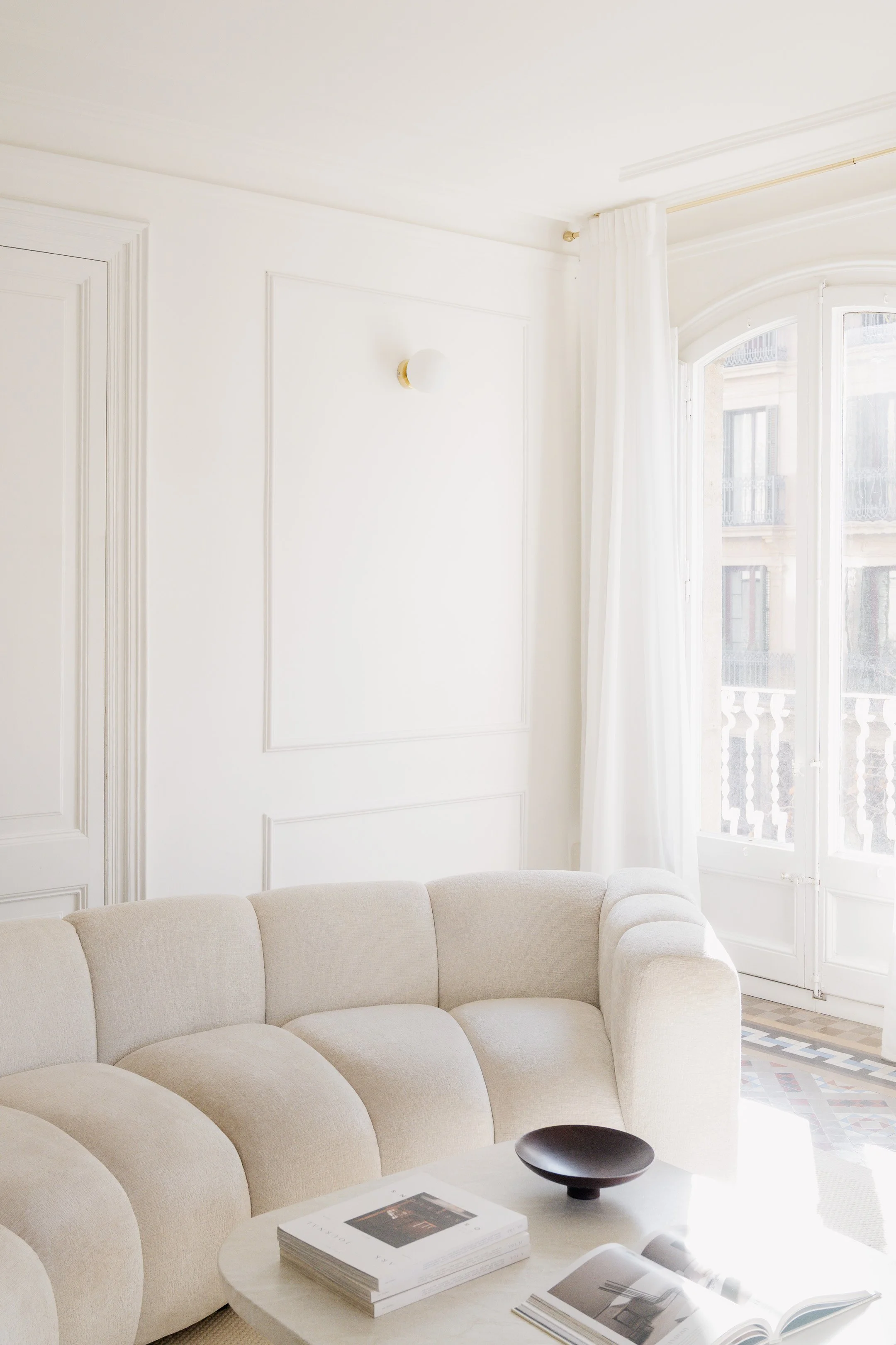 Light-filled aesthetic photo studio in Barcelona interior