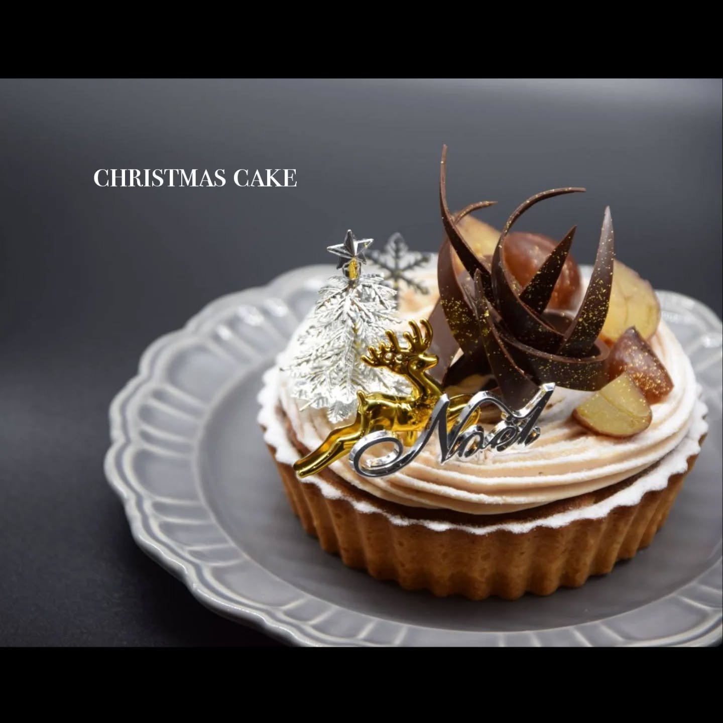.
.
いつもありがとうございます
.
2024年クリスマスケーキのご案内です
.
『モンブランタルト』 
.
12㎝　約４人分　3580円税込
.
当店人気の栗のタルトに
渋皮つきの栗と、チョコレート細工を装飾した
クリスマス限定のケーキになります
(デザインは変更になることがあります)
.
●お日にち　12月22日(日)限定
.
●受取時間　12時～
.
●キャンセル不可となっております
.
●ご予約は、お電話、ご来店のみの
ご予約でお願い致します。
申し訳ありませんが、
Instagram