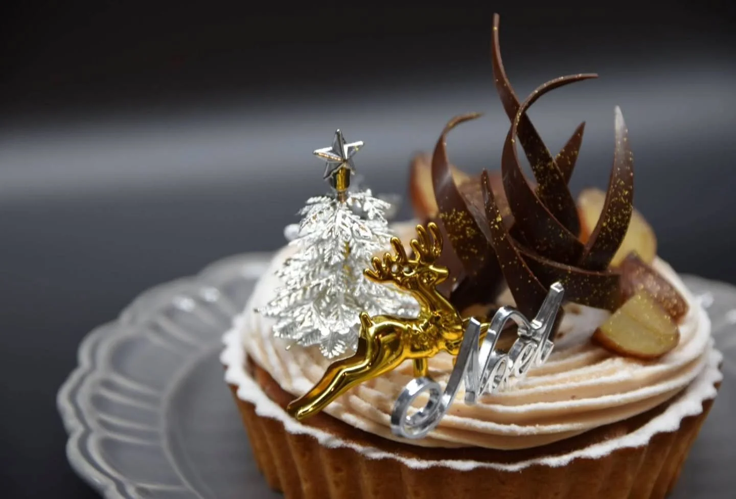 .
.
いつもありがとうございます
.
2025年クリスマスケーキのご案内です
.
『モンブランタルト』 
.
12㎝　約４人分　3980円税込
.
当店人気の栗のタルトに
渋皮つきの栗と、チョコレート細工を装飾した
クリスマス限定のケーキになります
(デザインは変更になることがあります)
.
●お日にち　12月25日(木)限定
.
●受取時間　12時～
.
●キャンセル不可となっております
.
●ご予約は、お電話、ご来店のみの
　ご予約でお願い致します。
　申し訳ありませんが、
　Instag