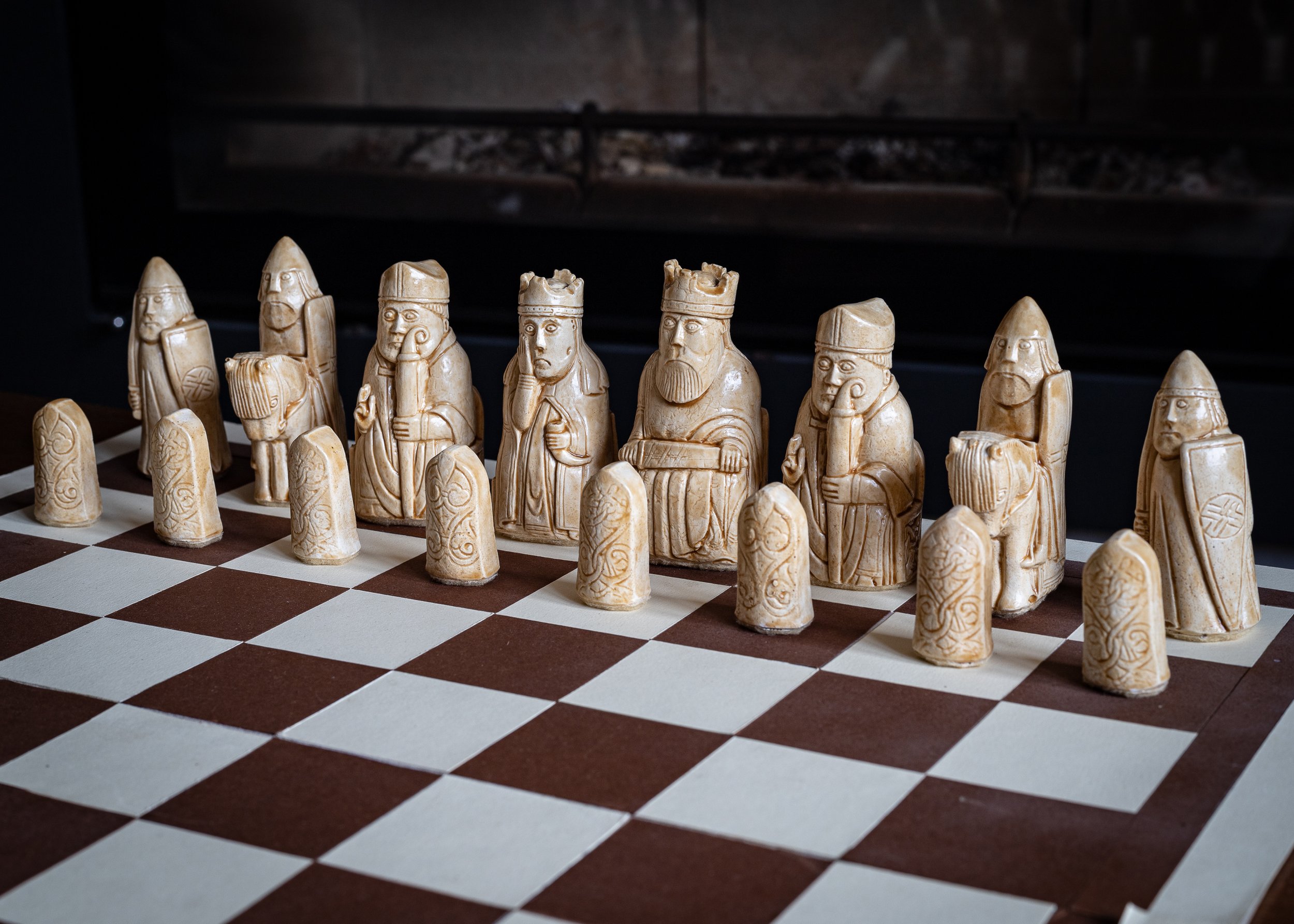 item149_LewisNo1ChessSet_CreamMOak-2.jpg