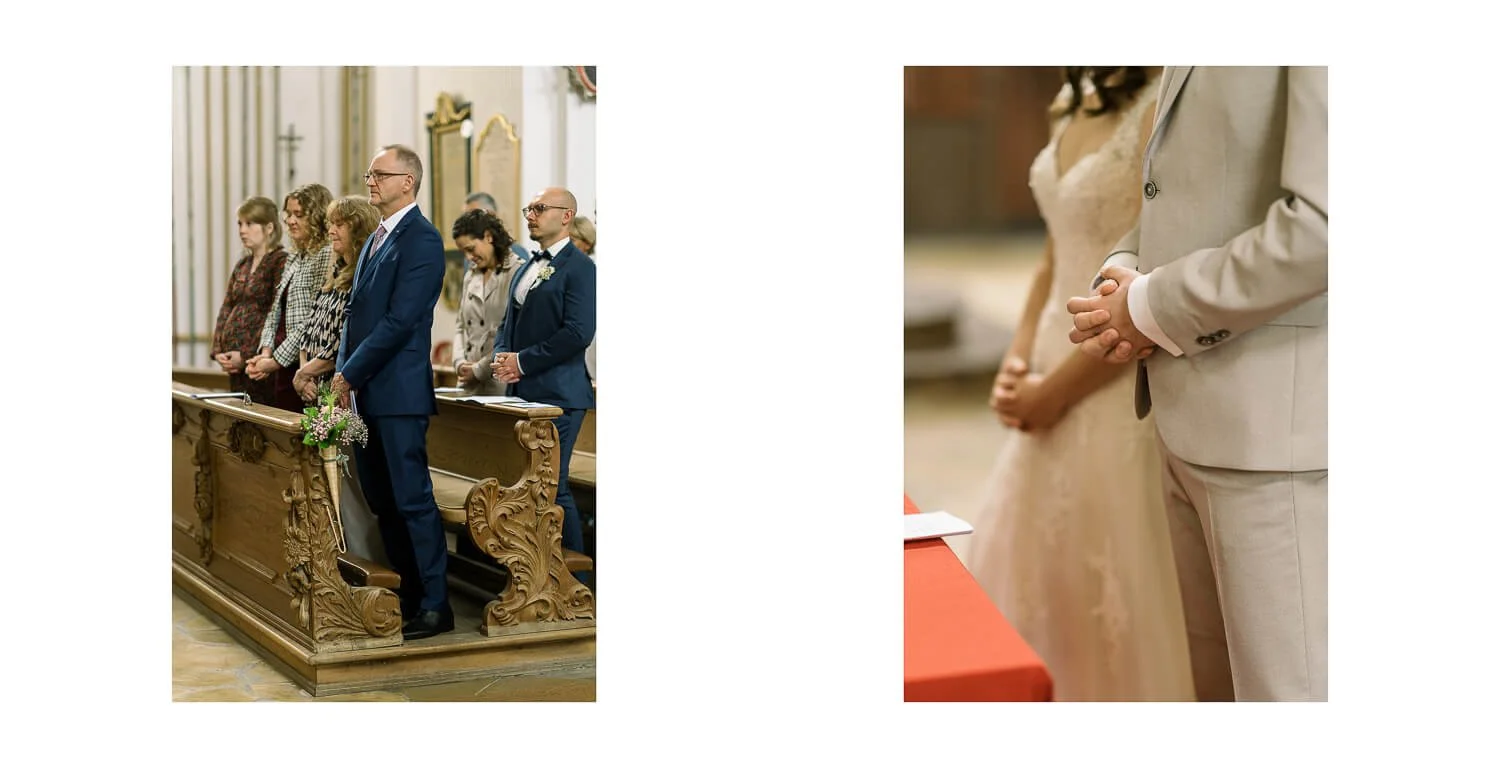 Gäste stehen während der kirchlichen Trauung im Kloster Irsee, daneben Detailaufnahme vom Brautpaar mit gefalteten Händen am Altar
