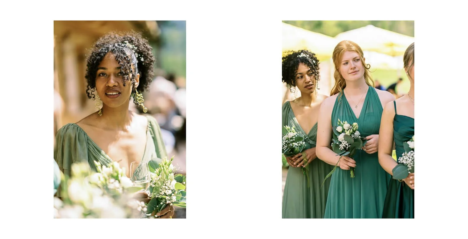 Brautjungfern während der freien Trauung auf der Terrasse der Gamsalm in Ehrwald, amerikanisch-deutsche Hochzeit in Tirol.