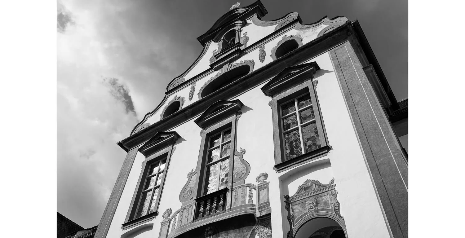 Fassade des Barockklosters St. Mang in Füssen, Ort der standesamtlichen Trauung im Kaisersaal