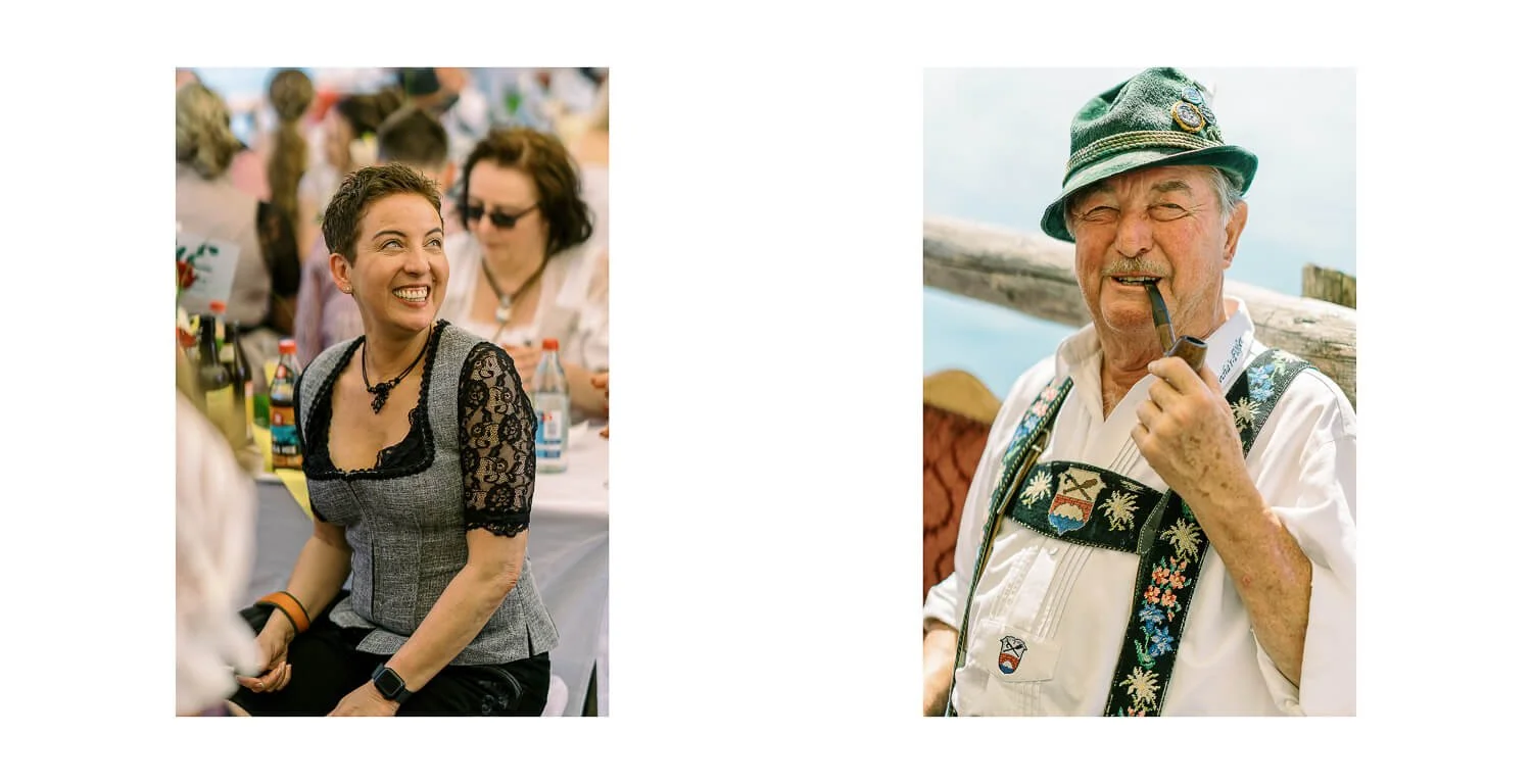 Gäste in Tracht bei der standesamtlichen Hochzeit auf dem Floß in Lechbruck am See