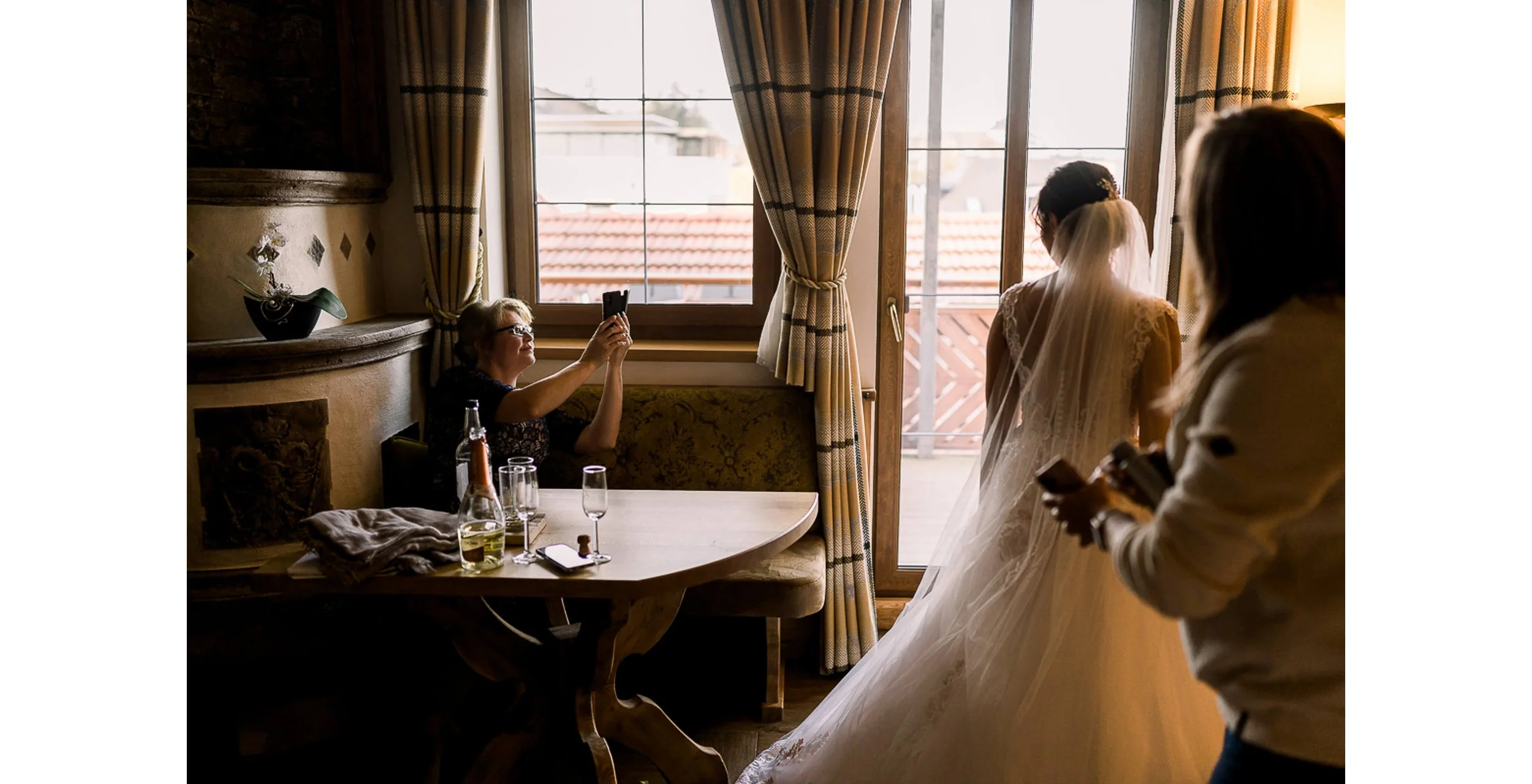 Hochzeit Bad Woerishofen Fotoshooting Braut Getting Ready Vorbereitungen Rustikal Hotel Adler Fotoreportage