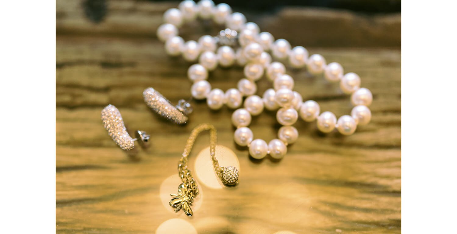 Schmuck der Braut beim Getting Ready im Hotel König Ludwig in Schwangau