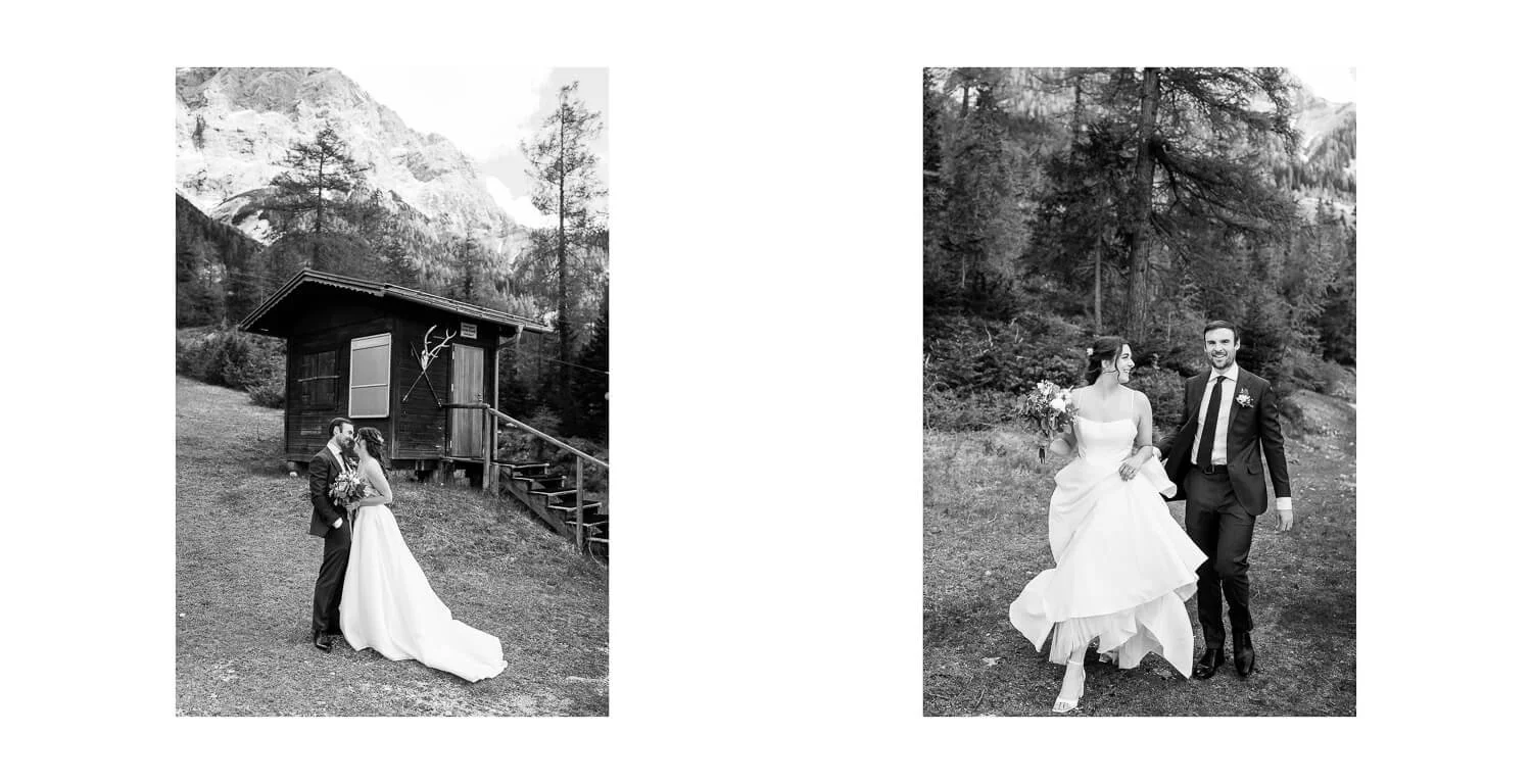 Brautpaar bei der Hochzeit auf der Gamsalm in Ehrwald vor Bergkulisse, Schwarzweißaufnahme.