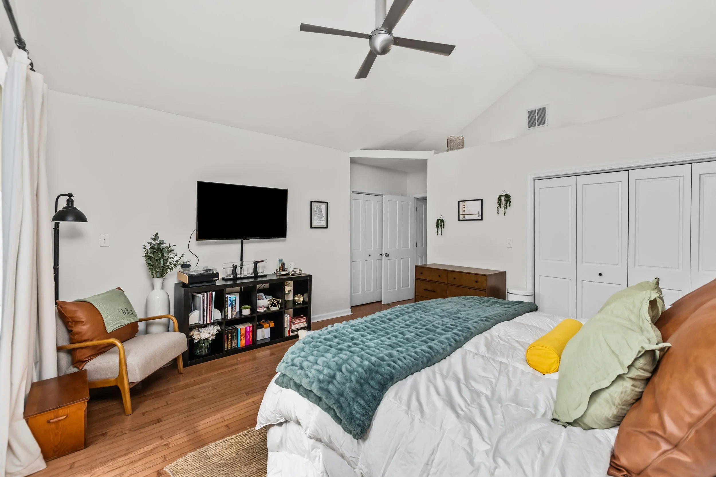 Bedroom 1-2.jpg