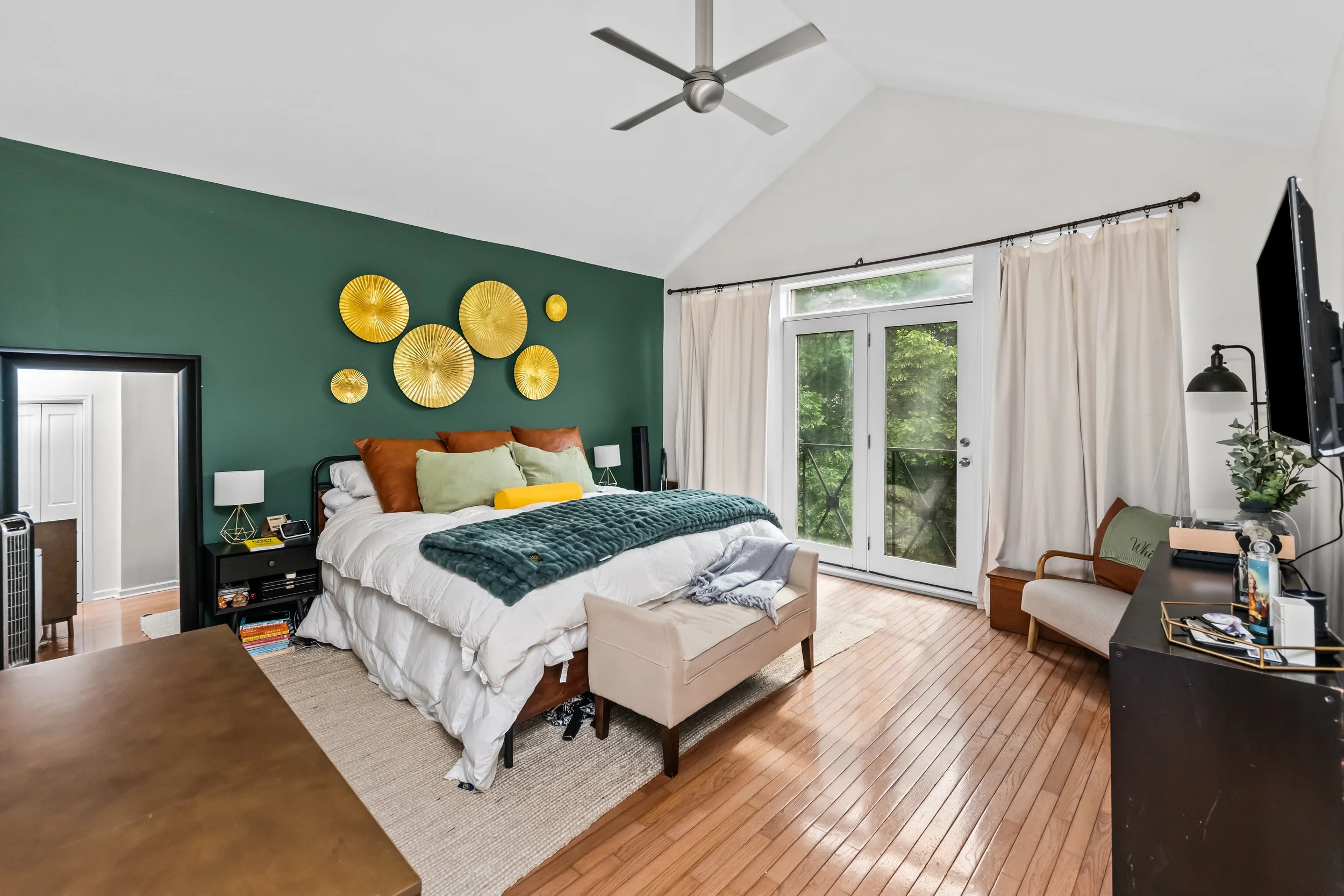 Bedroom 1.jpg