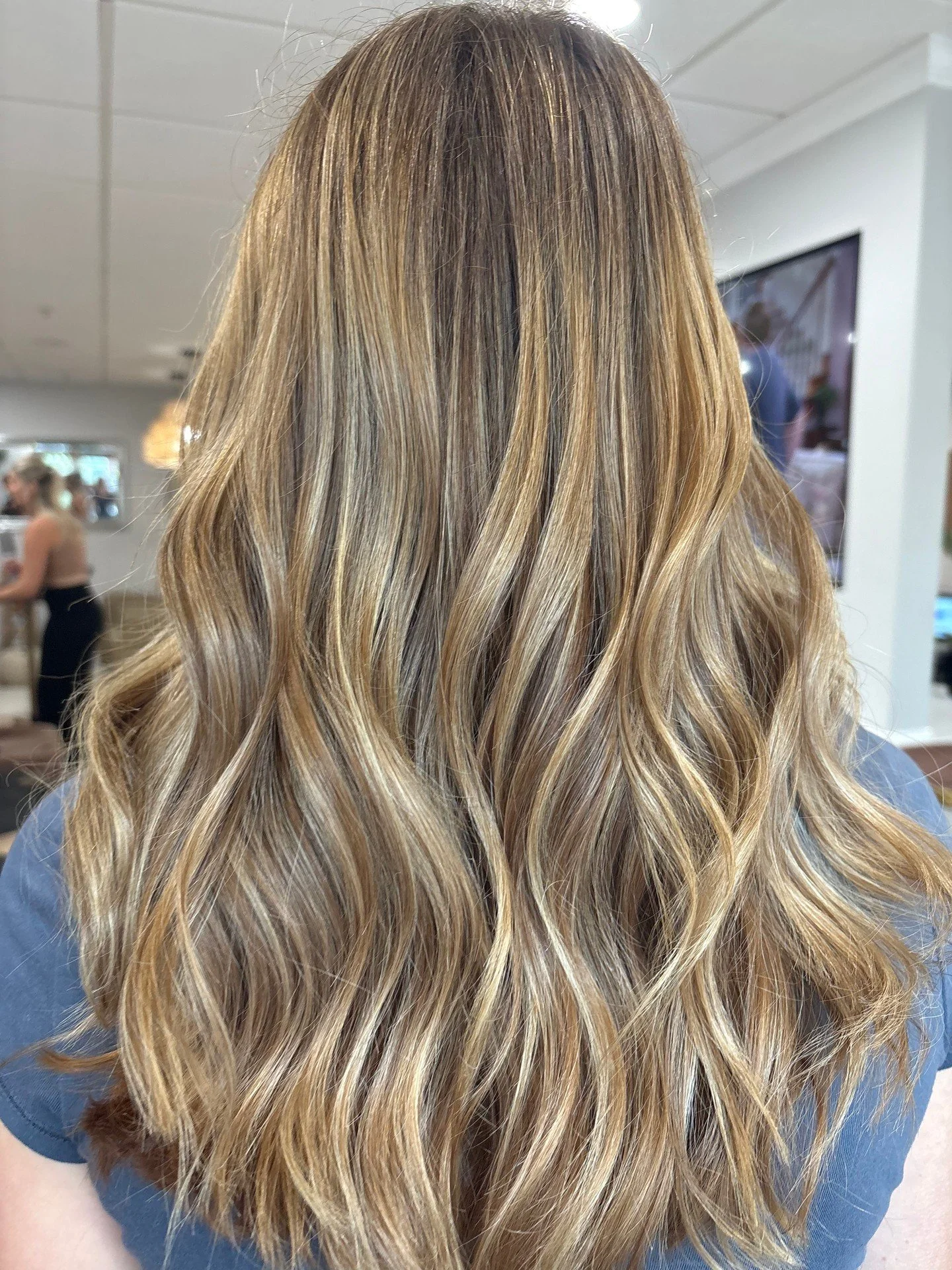 The ultimate bronde moment! Balayage perfection by @blondedbyzo 💫

Head to the link in our bio to book!