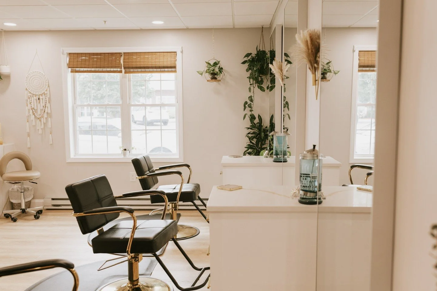 We feel so lucky to do what we love every single day. At Hair by Molly Elizabeth, it&rsquo;s all about good vibes, a relaxed atmosphere, and that &lsquo;how is this even my hair?&rsquo; moment when you walk out 🤩

Head to our bio and book a seat!