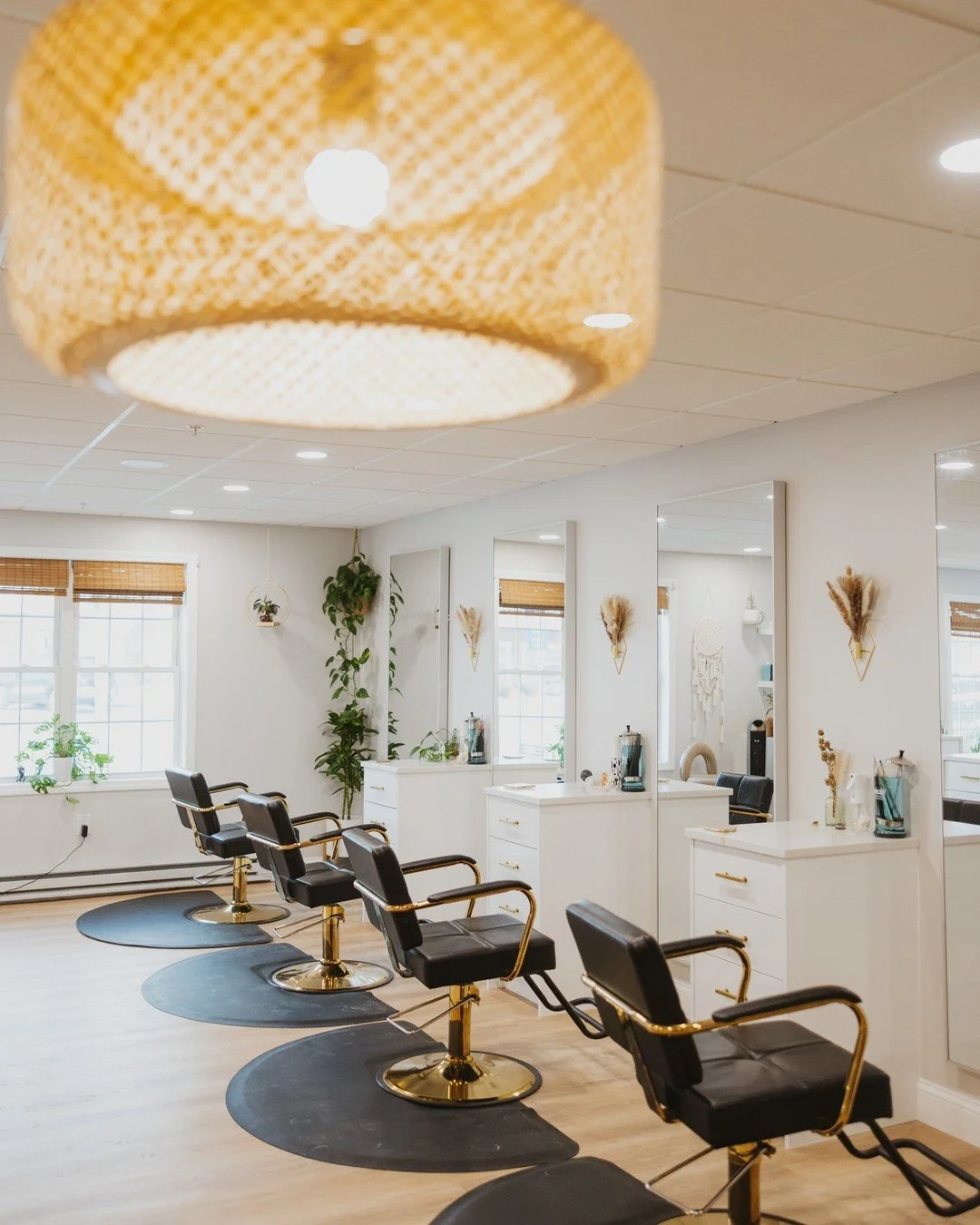 Endless possibilities ✨
Book your spot and let&rsquo;s make it a good hair day! Link in bio