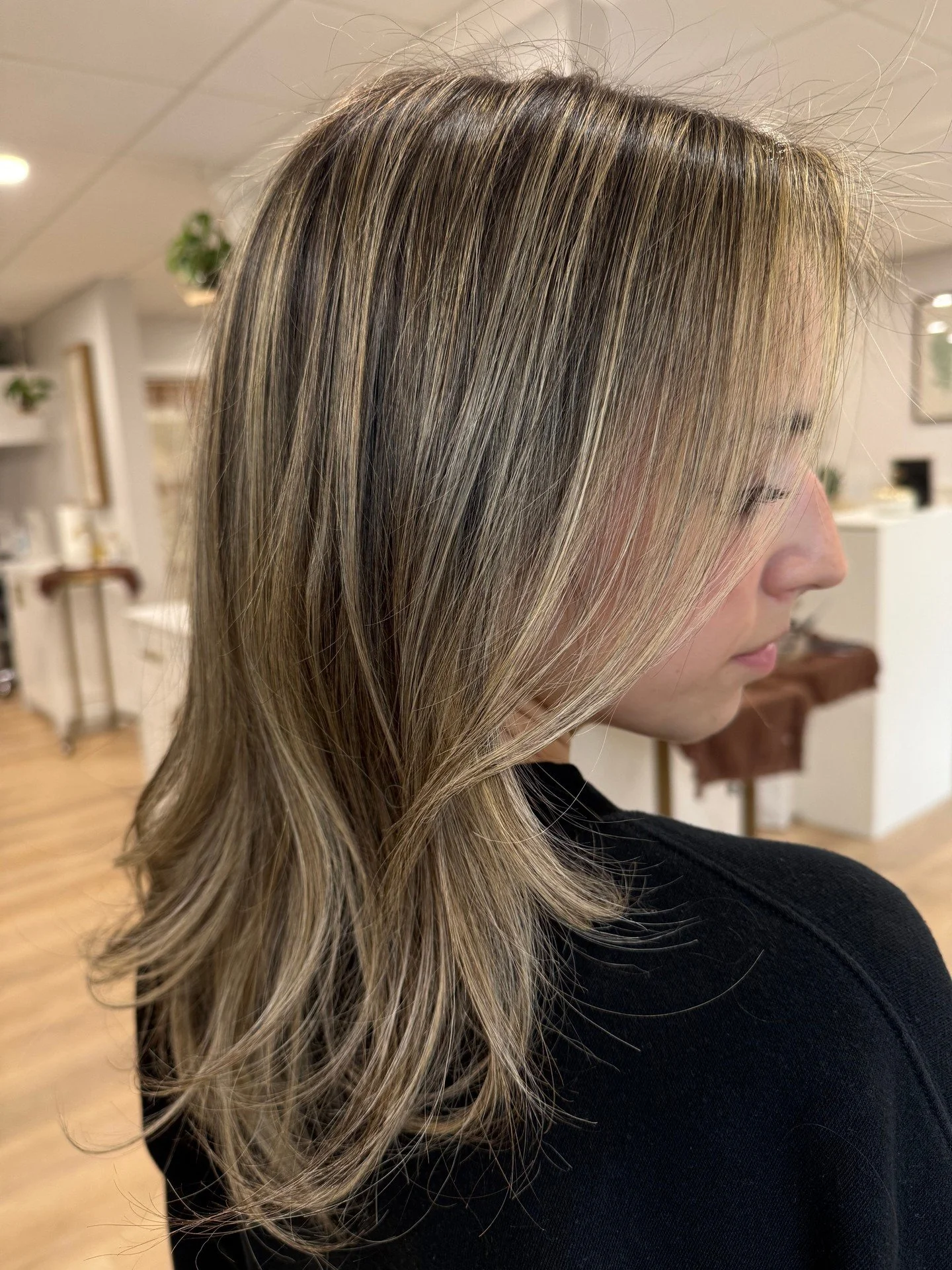 Effortless &amp; irresistible ✨ This lived-in glow is pure magic. Hair by @hairxzoie 💛