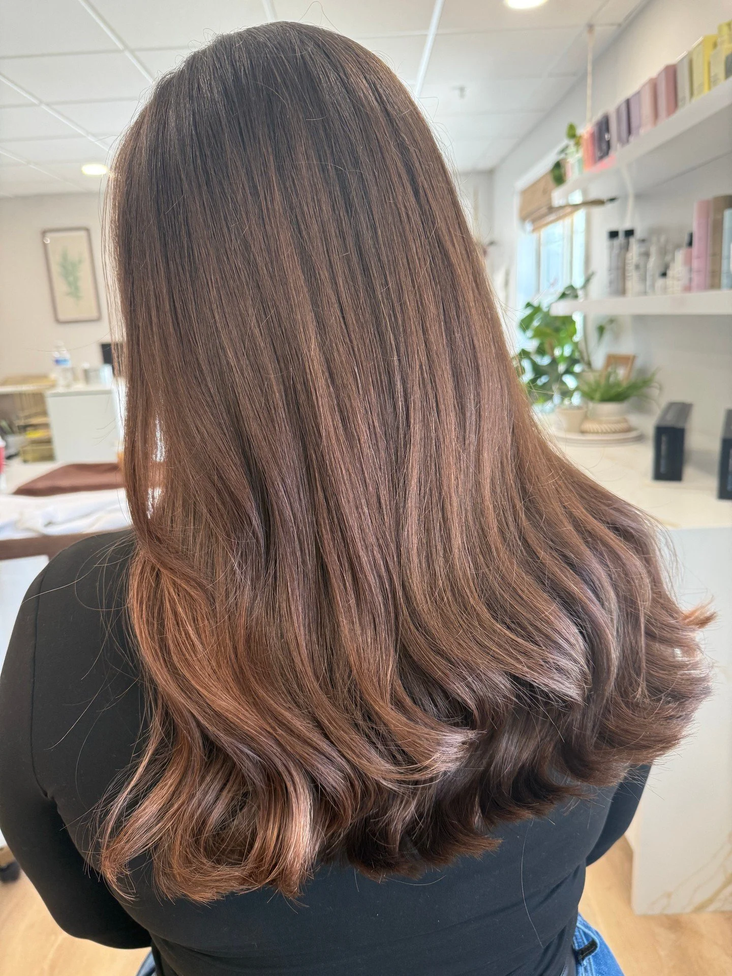 Chocolatey &amp; velvety 🍫❤️ Perfect for Valentine&rsquo;s vibes or anytime you want a little luxe glow. Styled to turn heads and feel like self love in every strand

✨ @hairxzoie