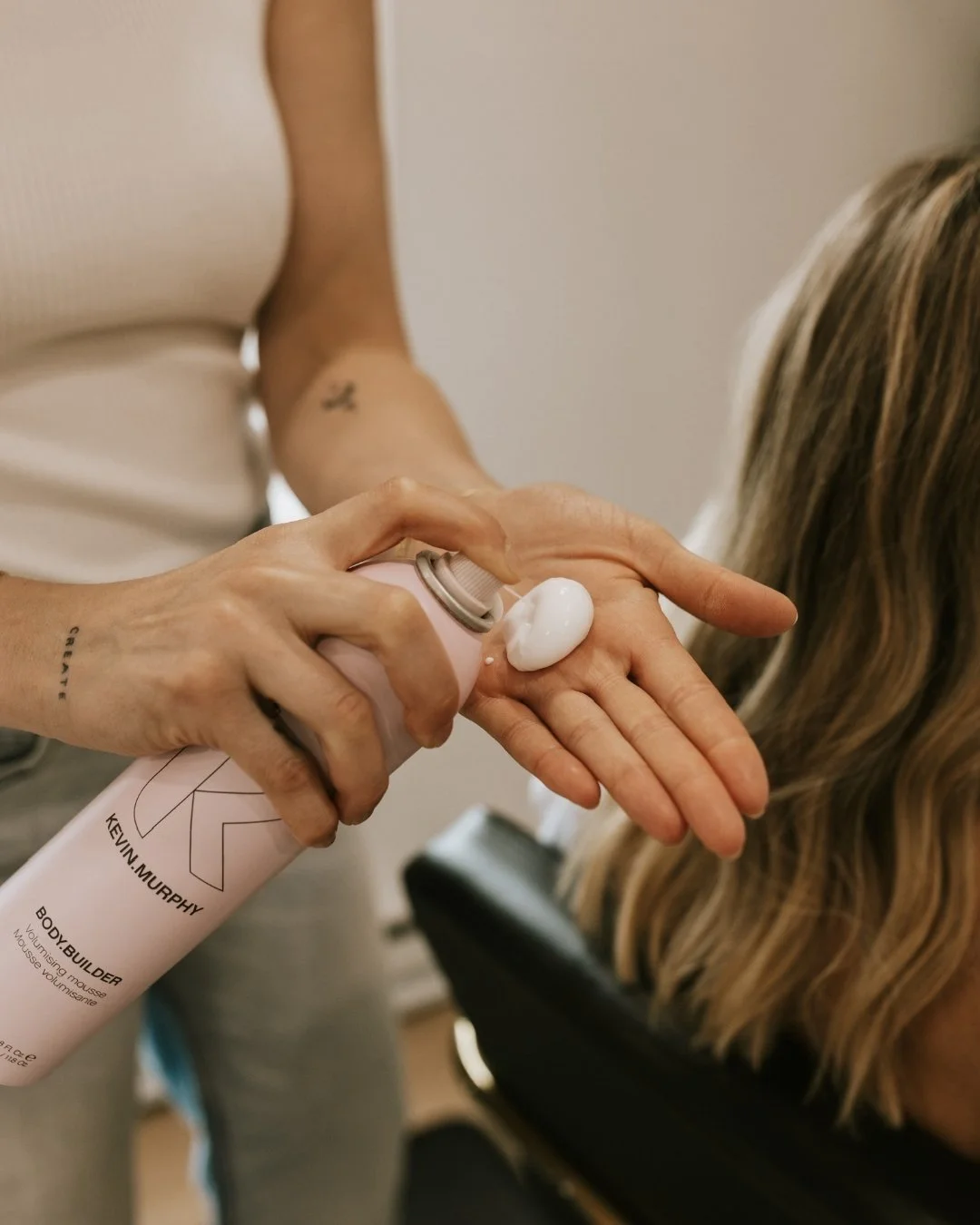 Stylist secret... BODY.BUILDER lightweight mousse by @kevin.murphy 🩷 Volume, texture, and movement in every strand.

Psst&hellip; everything we use is clean and professional, because your hair deserves the best!