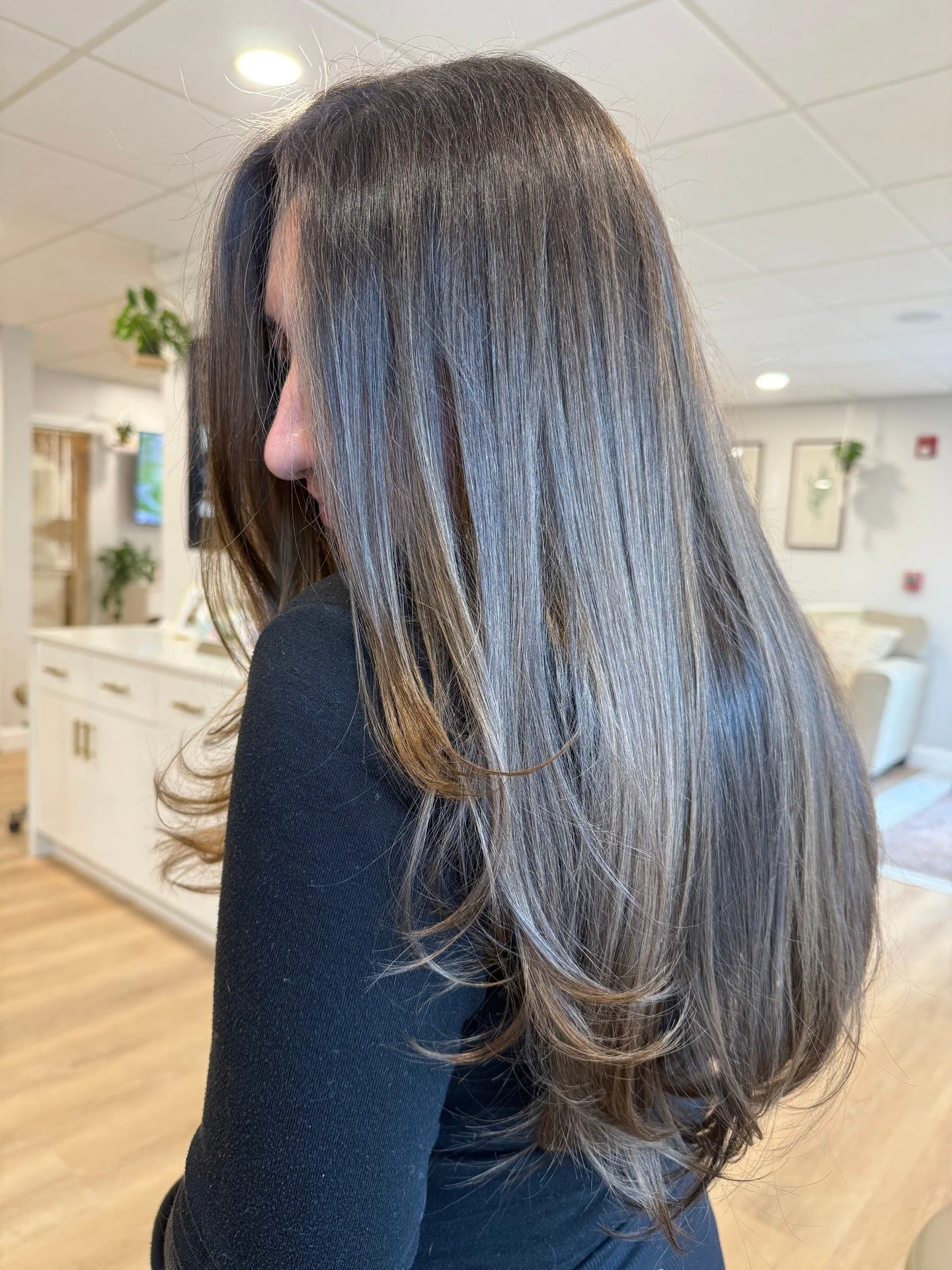 Rich, shiny brunette by @hairxzoie 🤎✨
The kind of brunette that never goes out of style.

Book your appointment 💫 let&rsquo;s bring your hair goals to life!