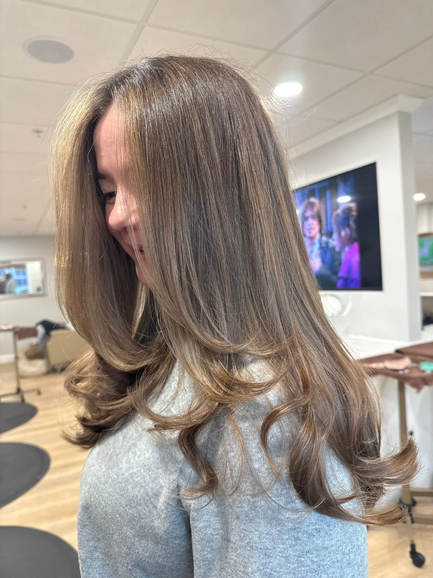 Soft dimension with the perfect light brown finish 🤎 by @hairxzoie