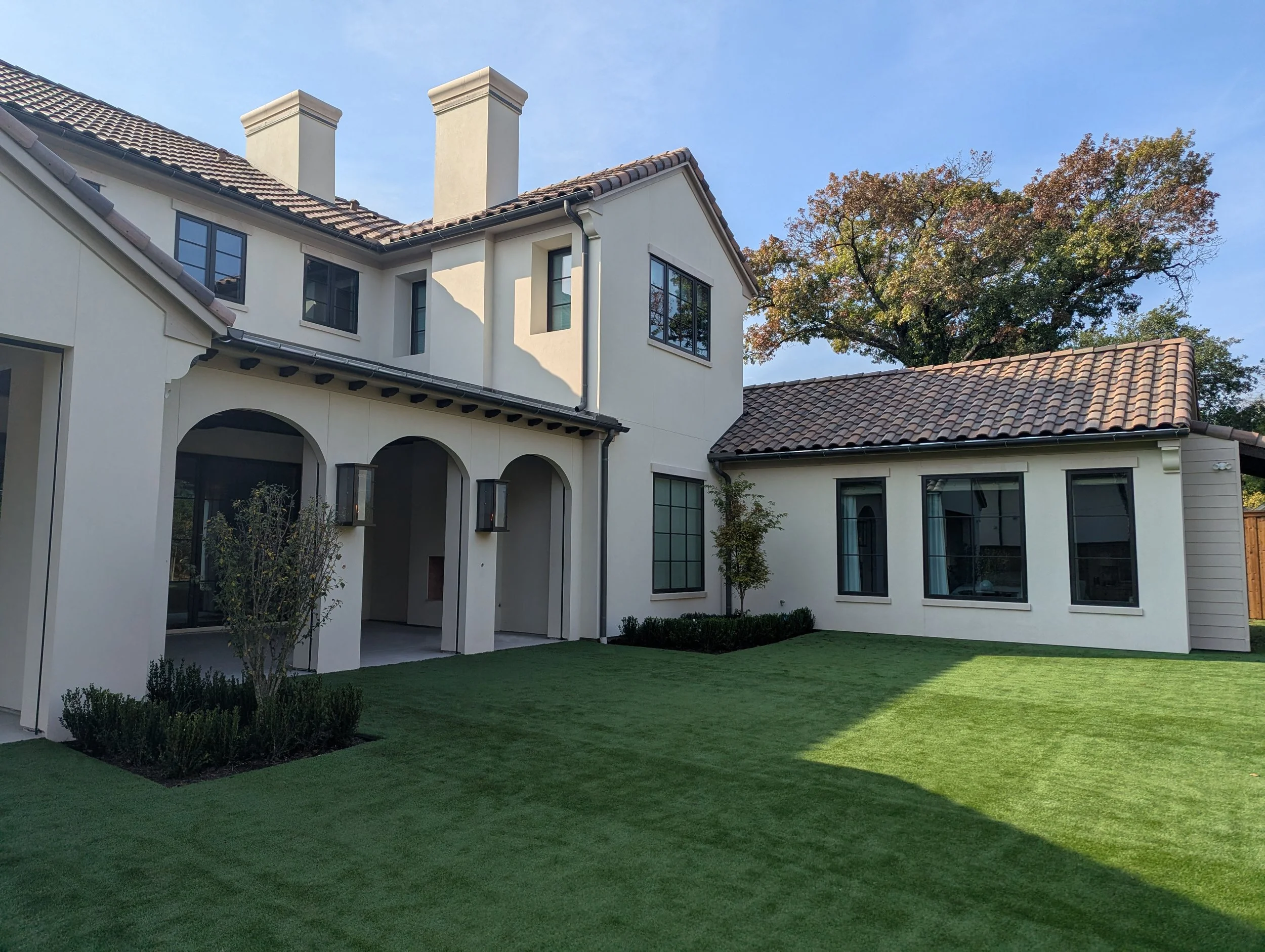 4641 IRVIN SIMMONS BACKYARD 02.jpg