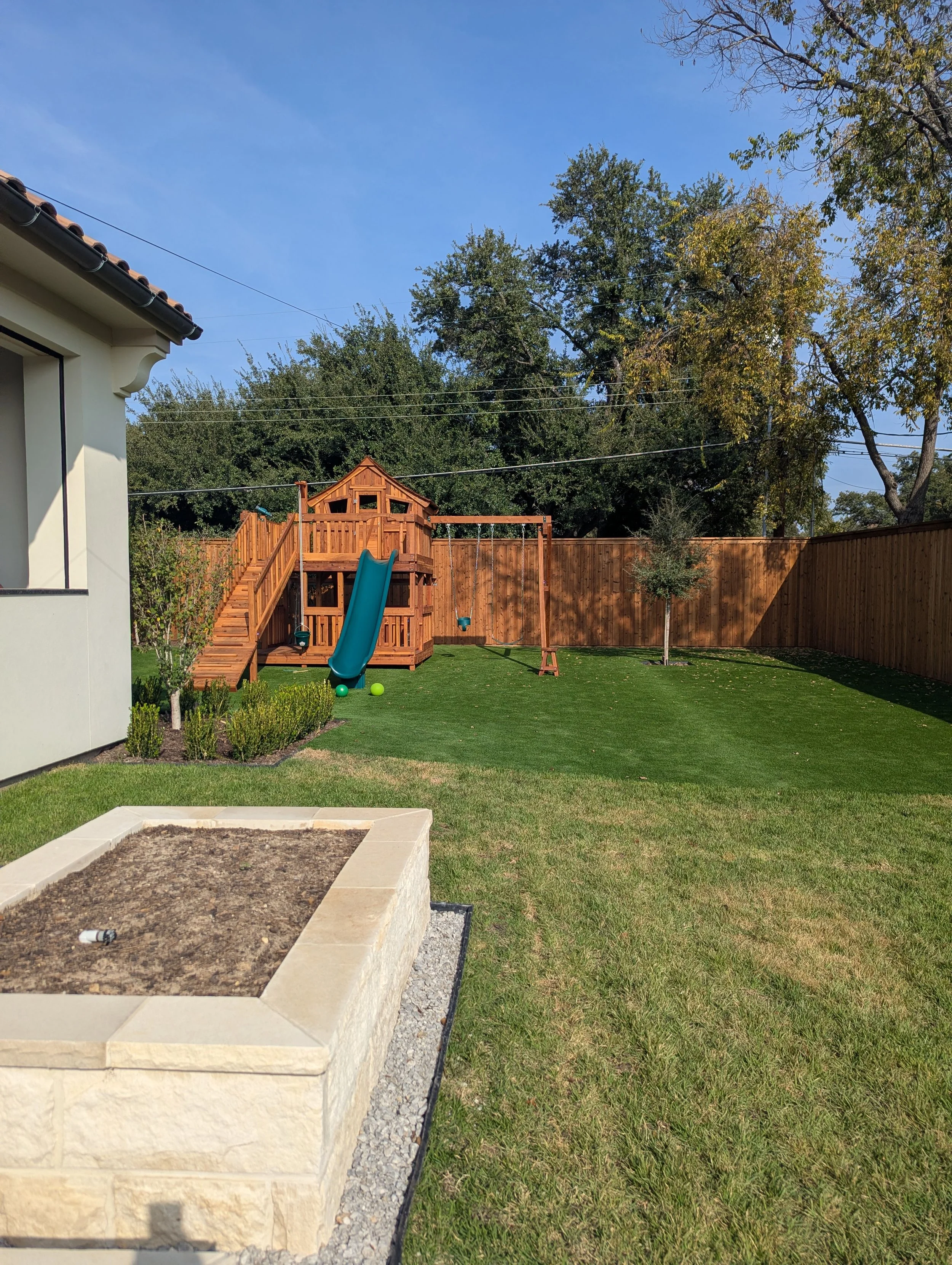 4641 IRVIN SIMMONS BACKYARD 05.jpg