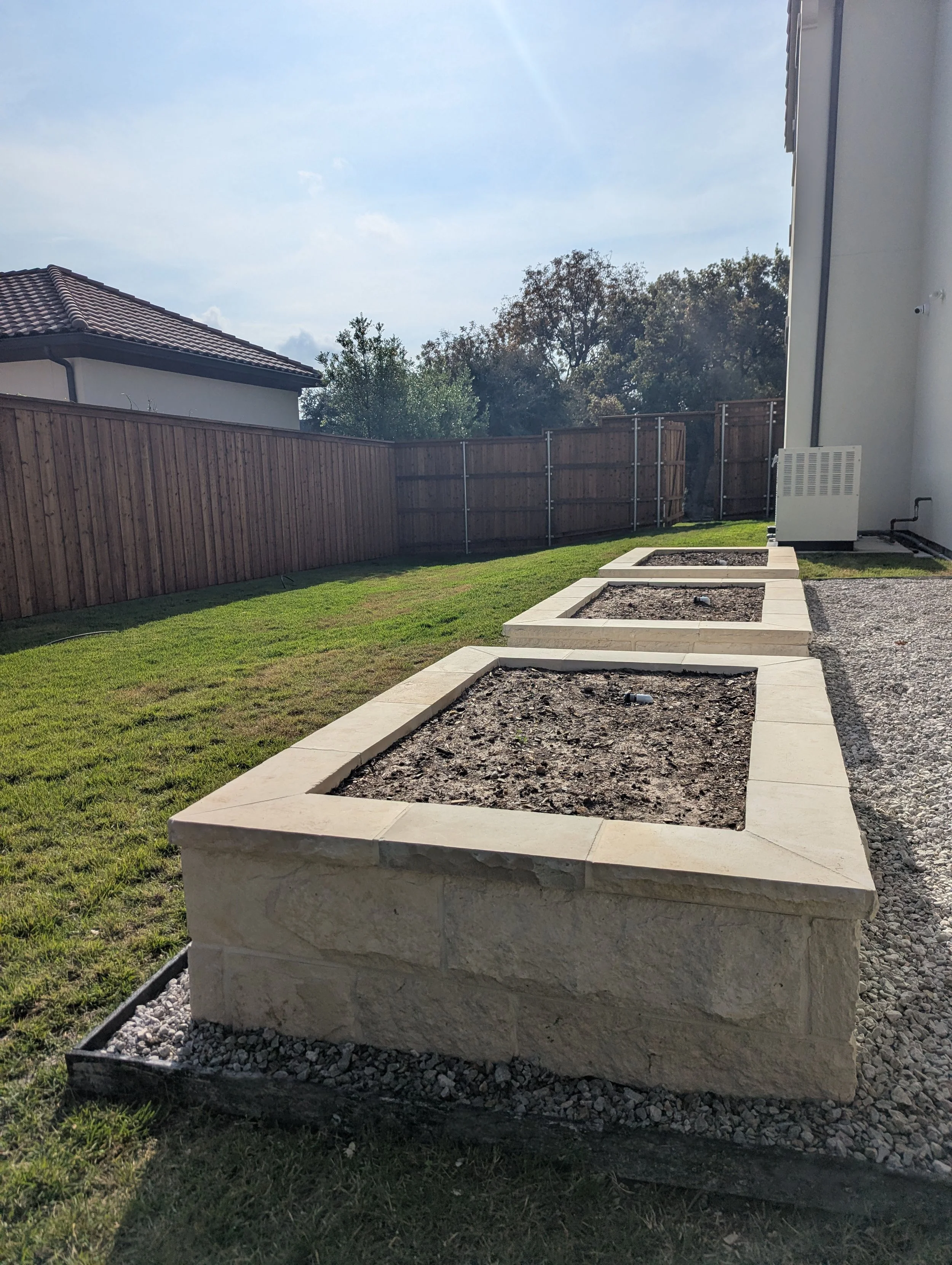 4641 IRVIN SIMMONS BACKYARD 06.jpg