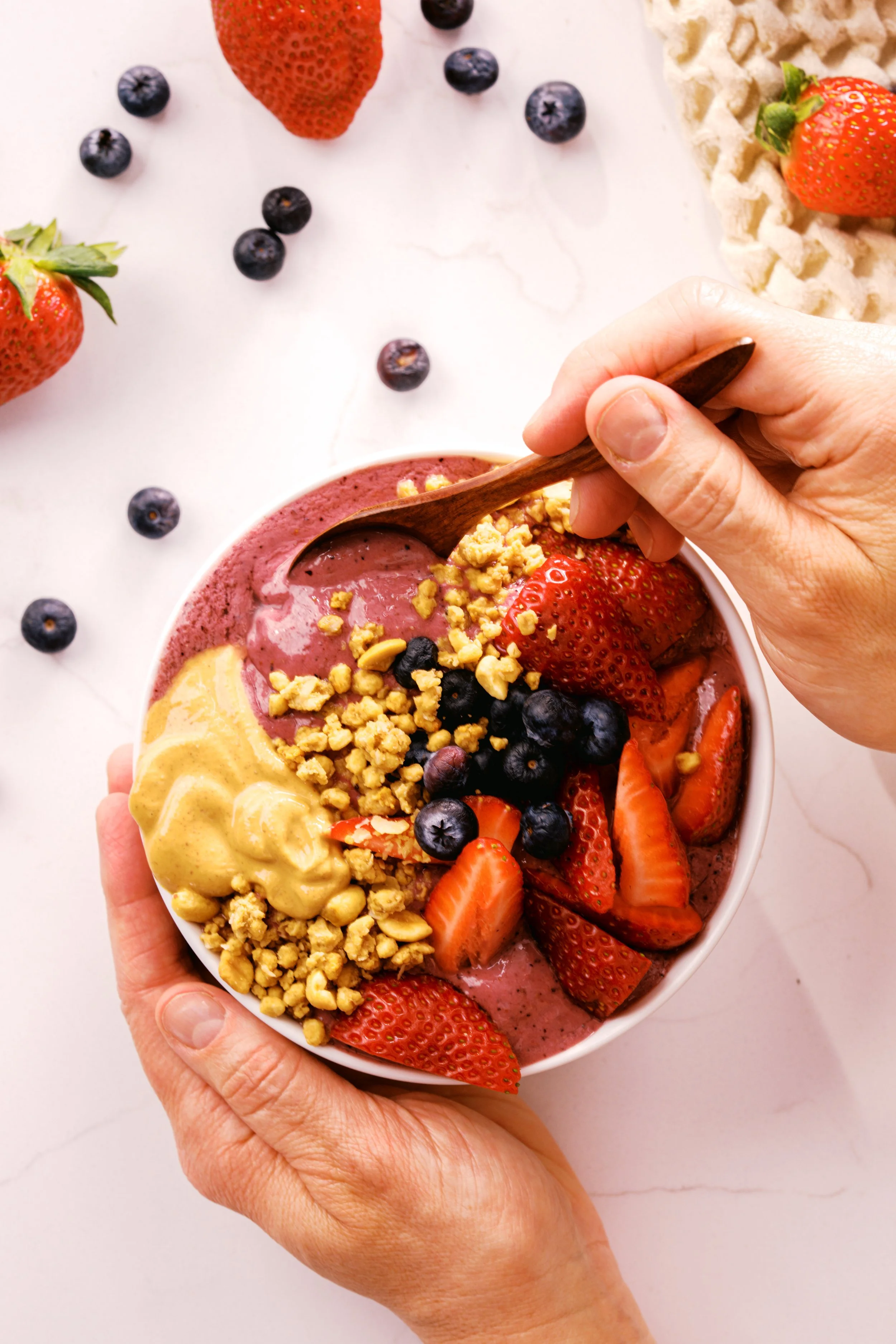 GRA-02-BX-08-BG-GEN-GEN_Recipe_Acai Smoothie Bowl_0425_01066.jpg