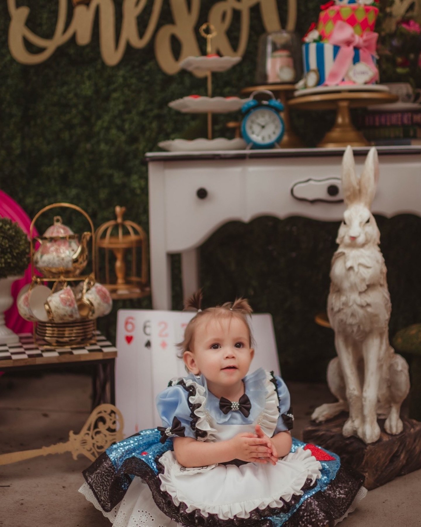 I fiercely love capturing moments that transcend time and space - from the tiniest details to the deepest emotions, every celebration is a canvas waiting to be painted with light and love.  This Alice in Wonderland-themed 1st birthday for Aurora was 